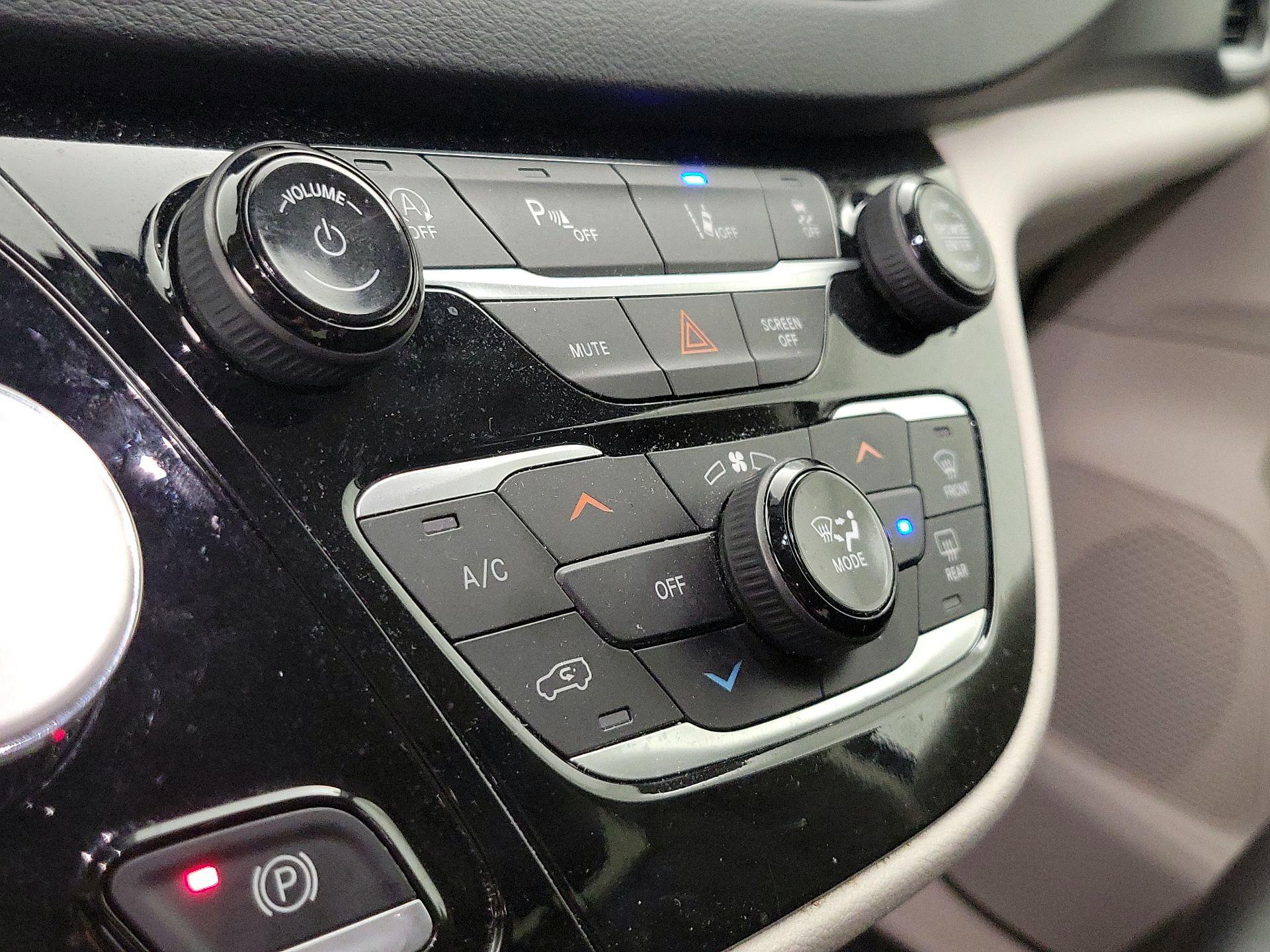 Thumbnail: 2023 Chrysler Pacifica - 16