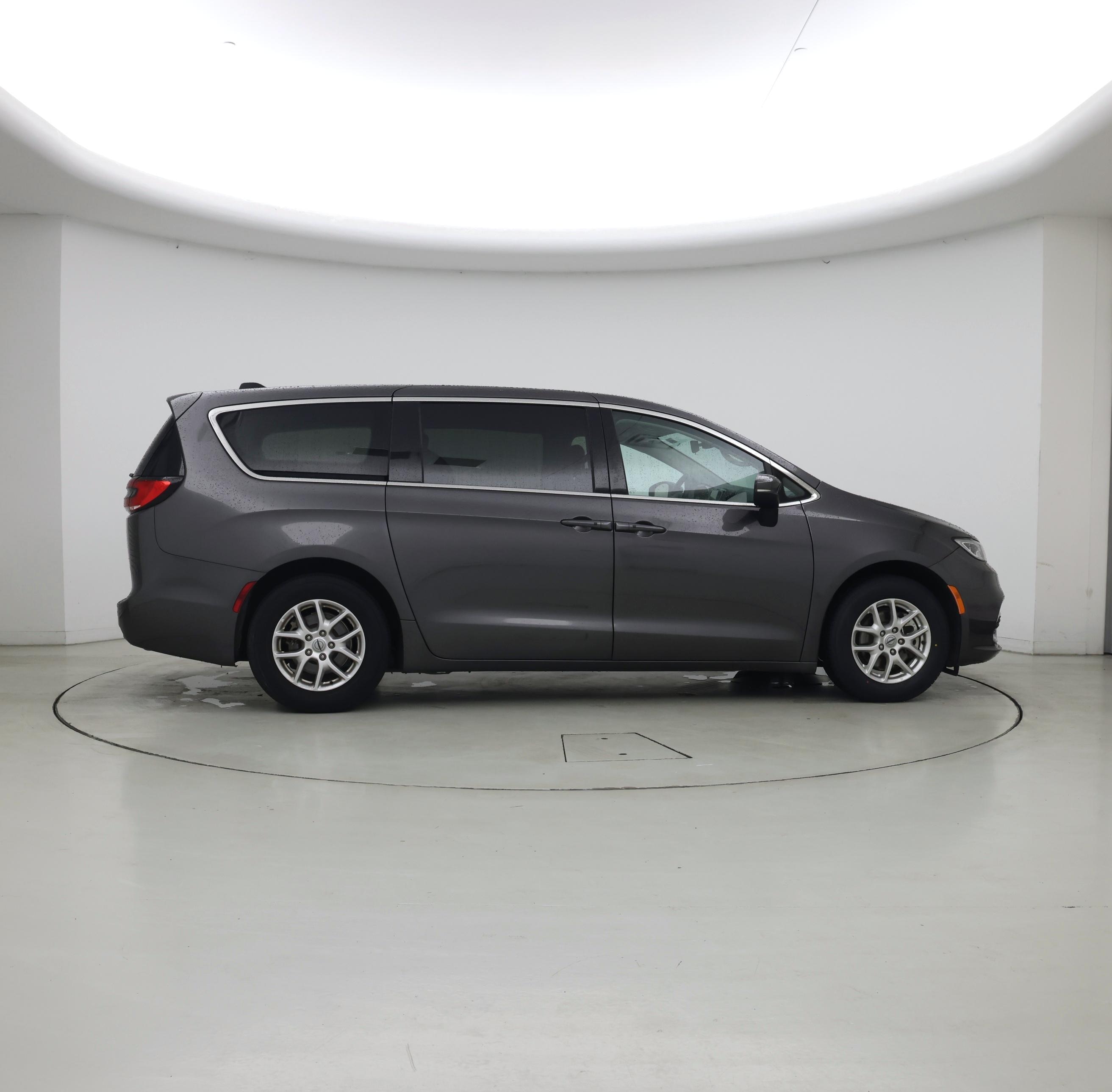 Thumbnail: 2023 Chrysler Pacifica - 7