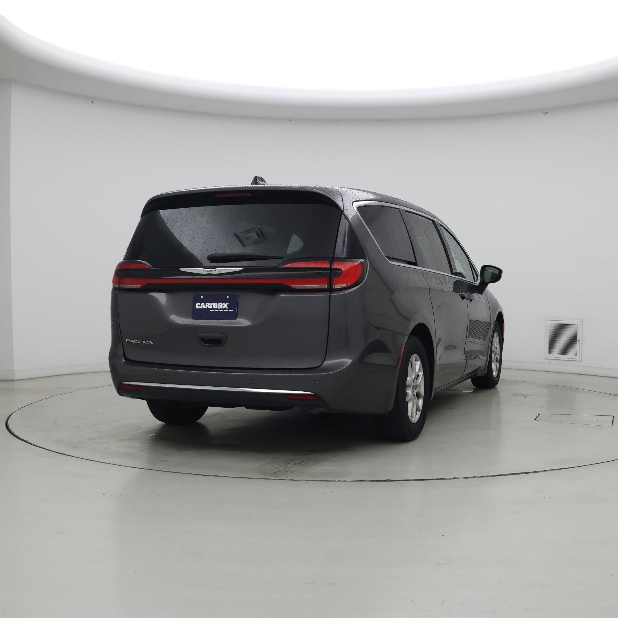 Thumbnail: 2023 Chrysler Pacifica - 8