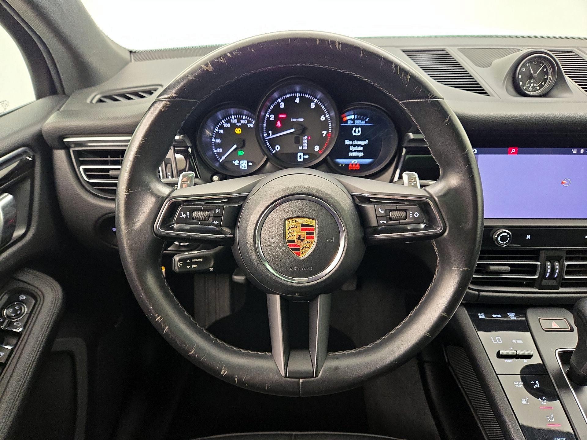 Thumbnail: 2022 Porsche Macan - 10