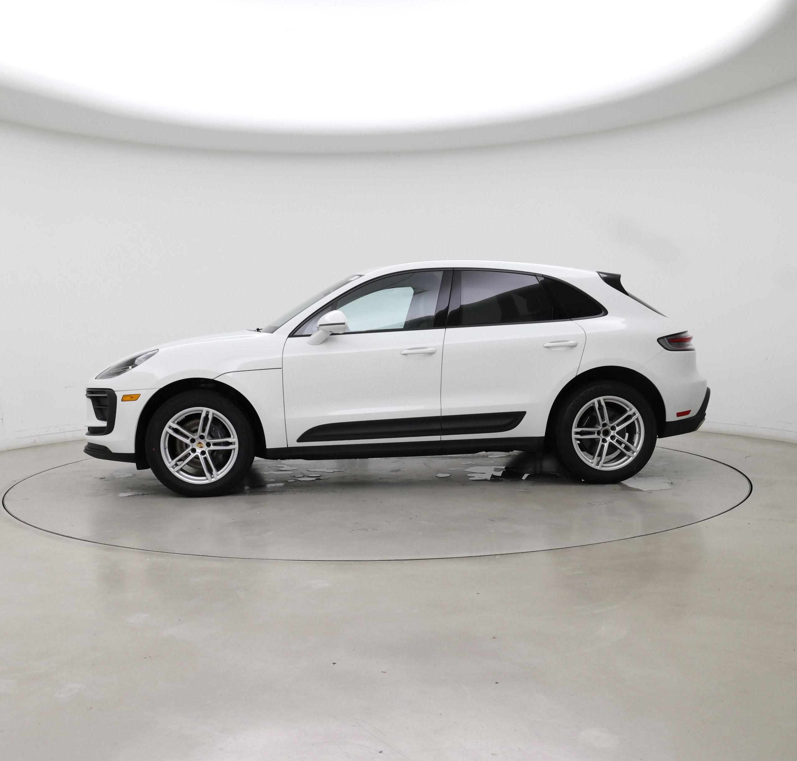 Thumbnail: 2022 Porsche Macan - 3