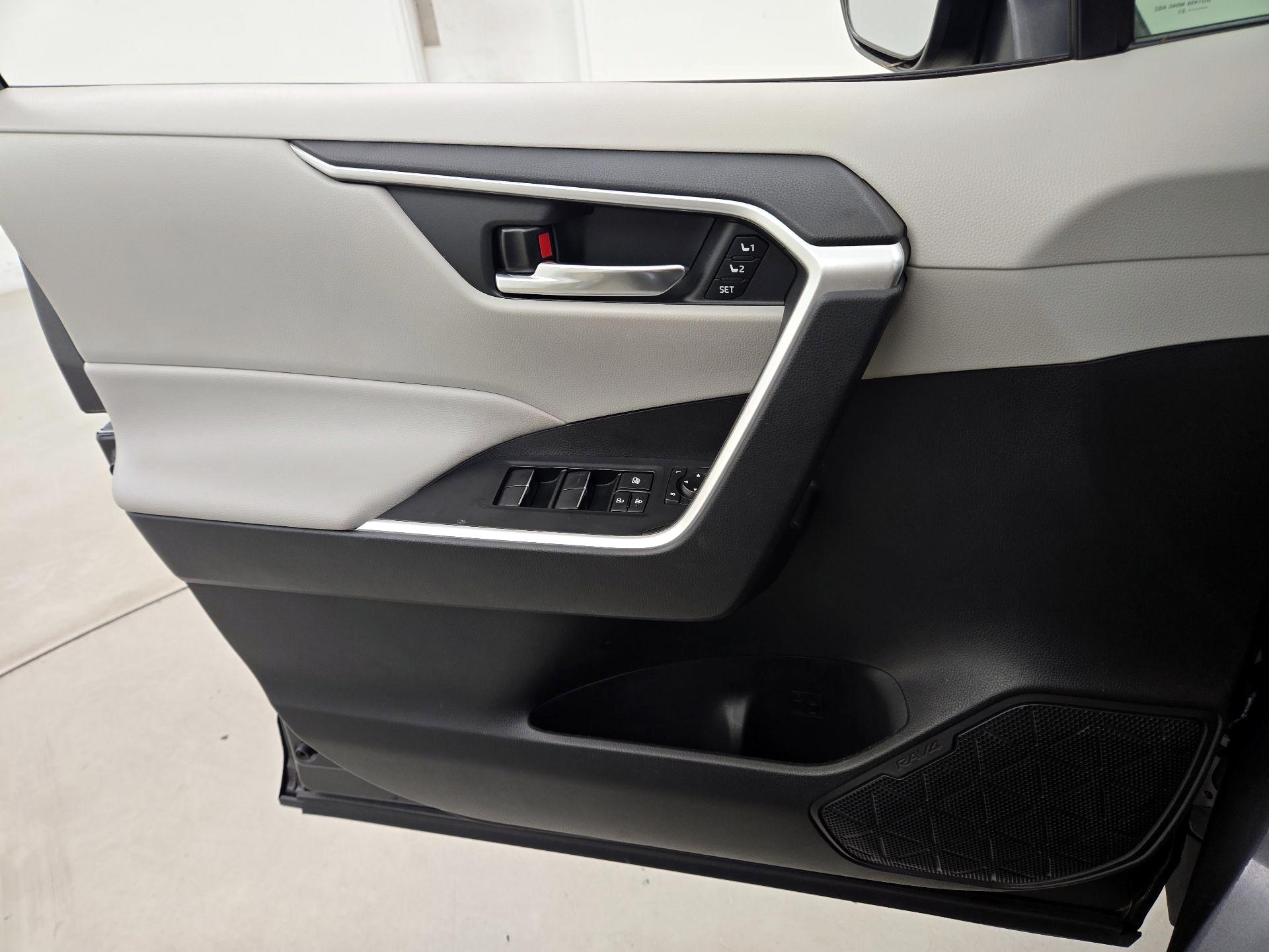 Thumbnail: 2021 Toyota RAV4 - 12