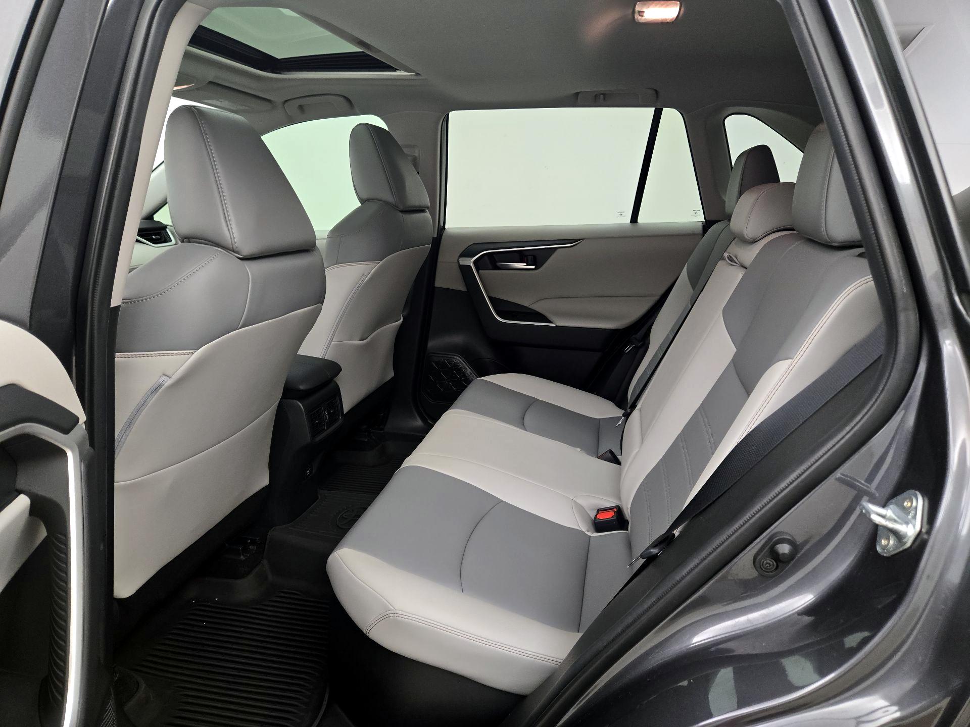 Thumbnail: 2021 Toyota RAV4 - 20