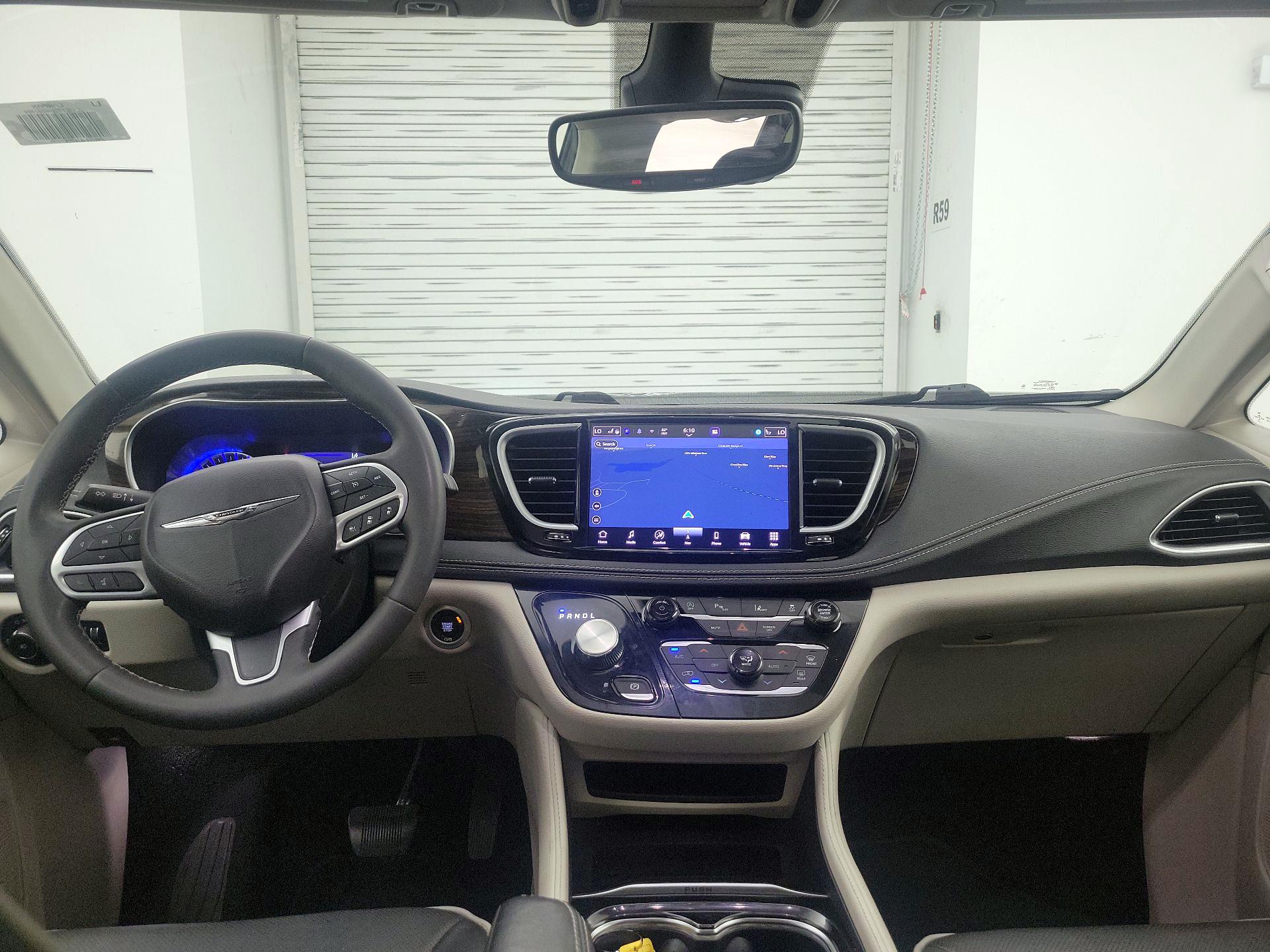 Thumbnail: 2023 Chrysler Pacifica - 9