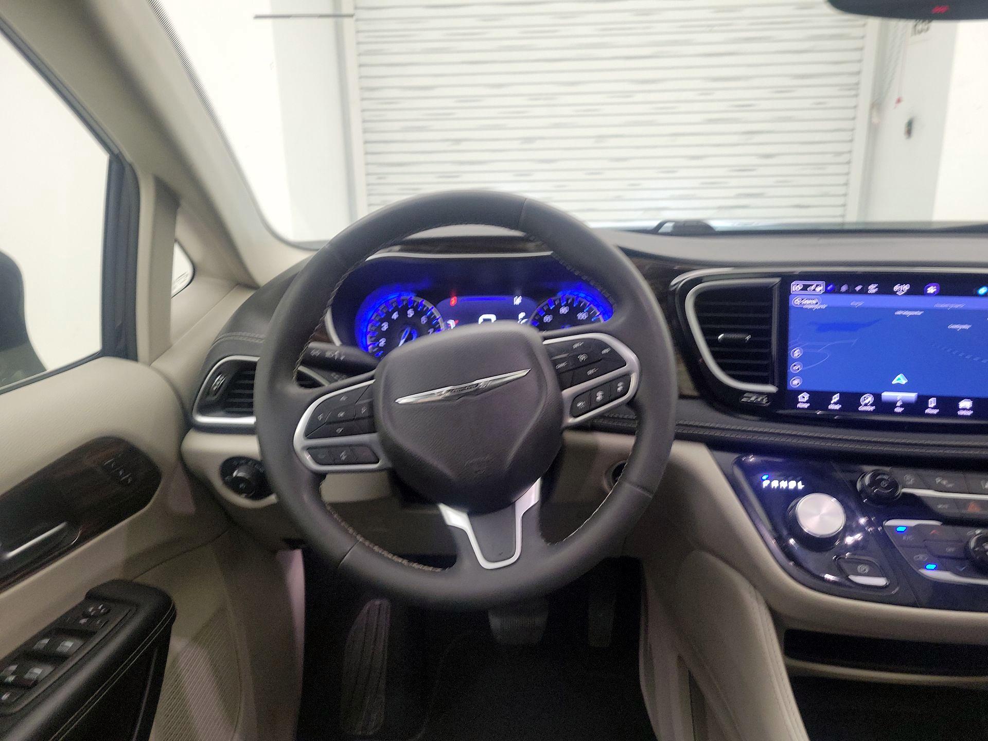 Thumbnail: 2023 Chrysler Pacifica - 10