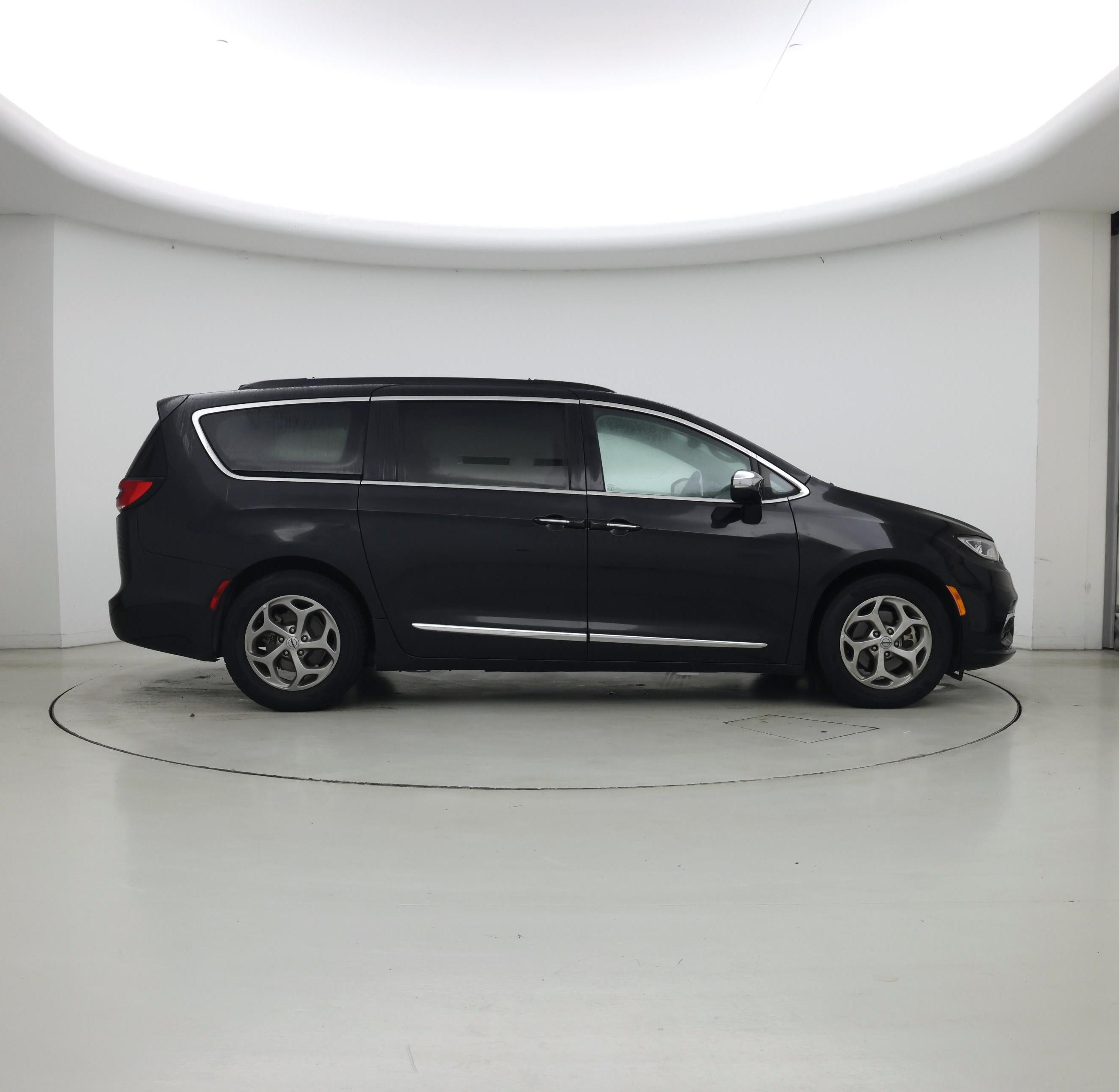 Thumbnail: 2023 Chrysler Pacifica - 7