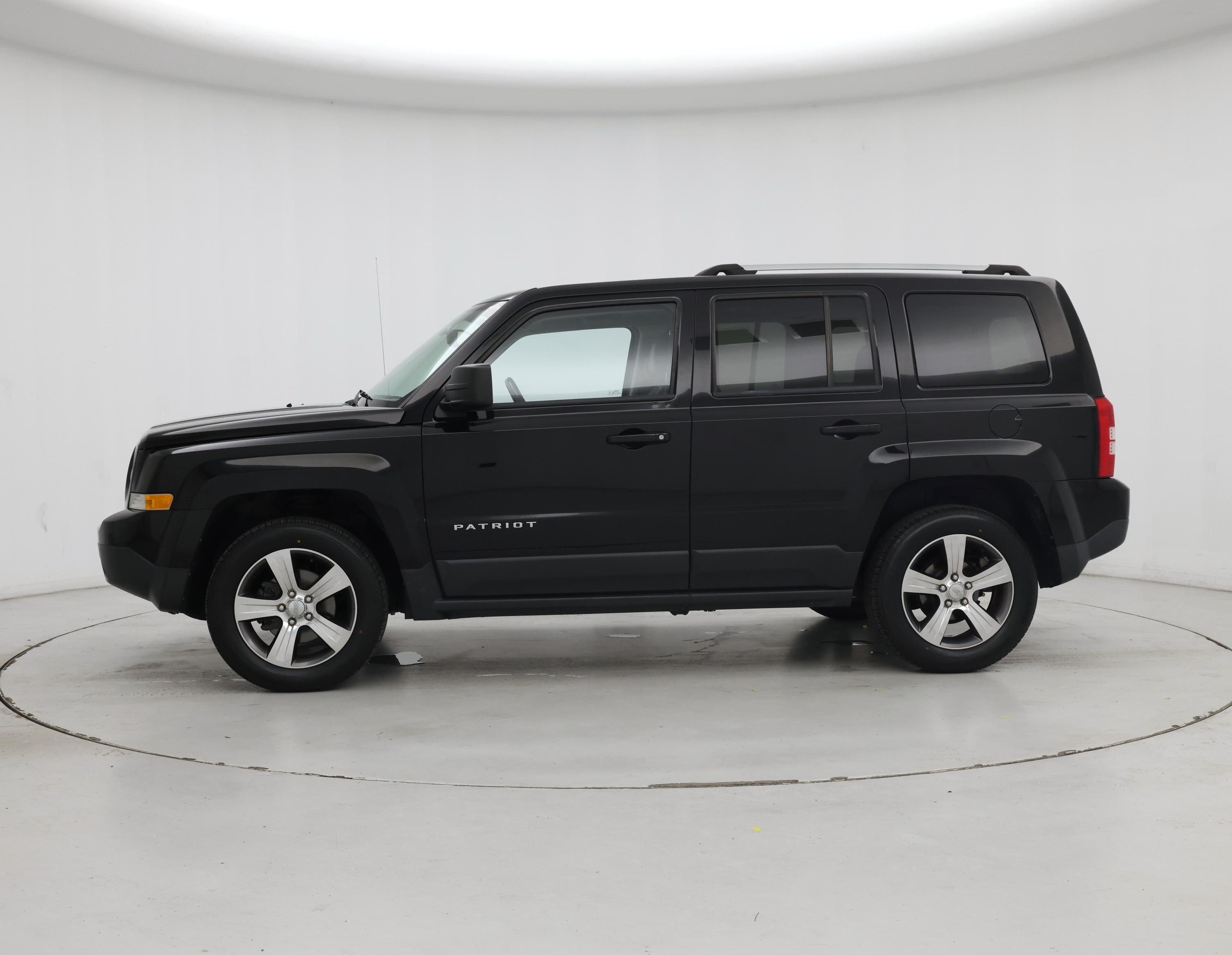 Thumbnail: 2017 Jeep Patriot - 3