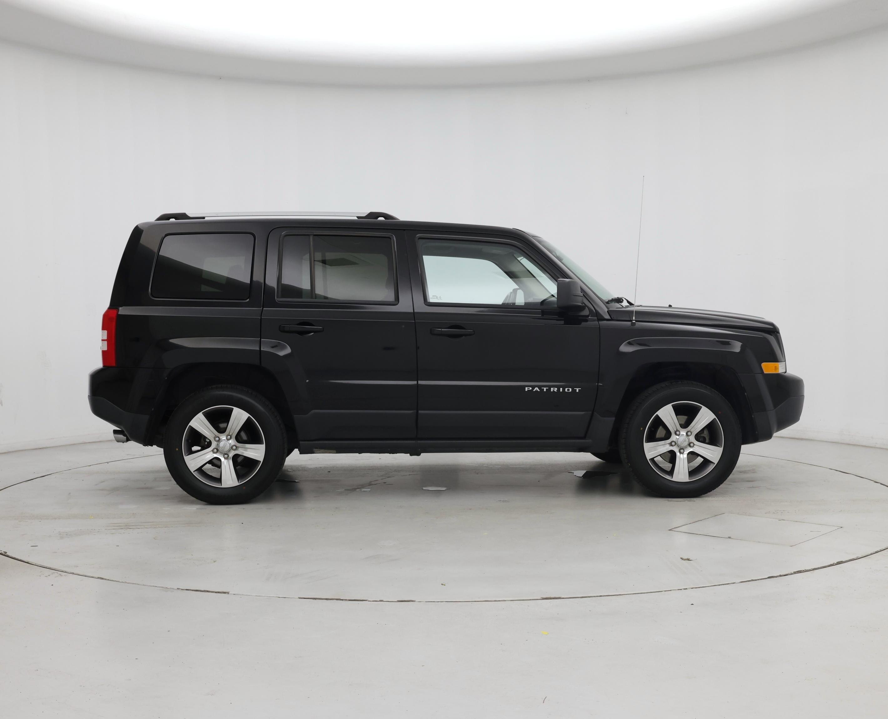 Thumbnail: 2017 Jeep Patriot - 7