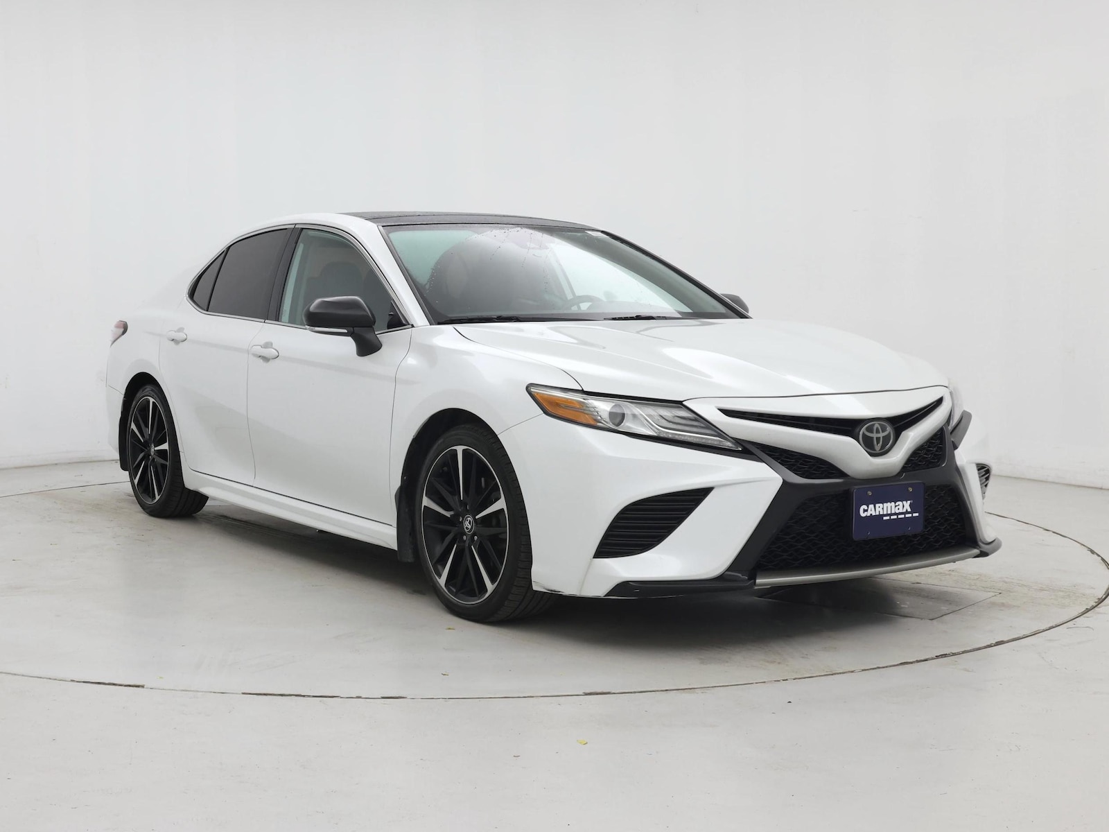 2019 Toyota Camry XSE - Photo 2
