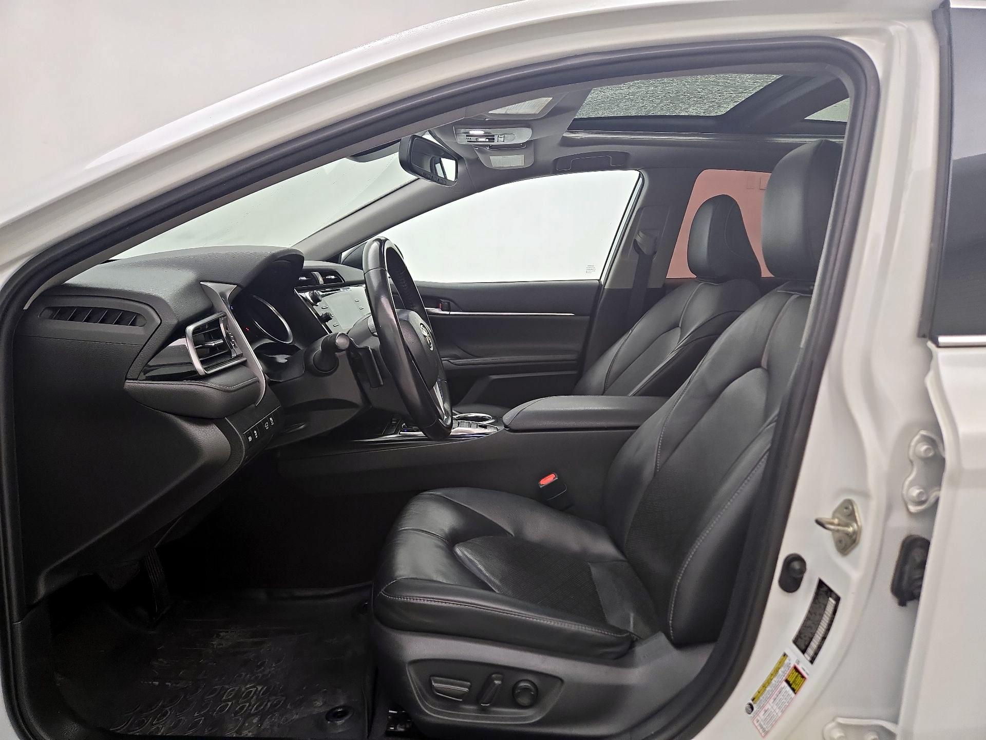 Thumbnail: 2019 Toyota Camry - 11