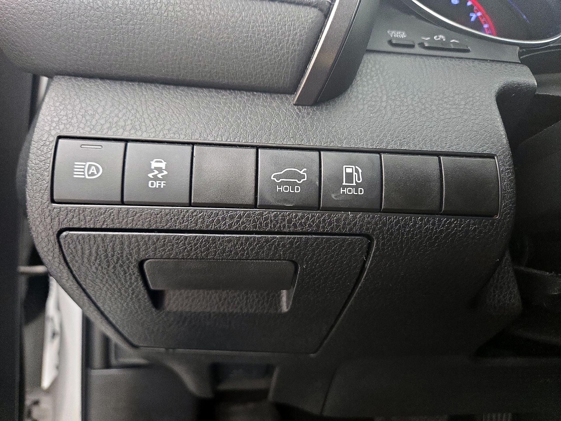 Thumbnail: 2019 Toyota Camry - 13