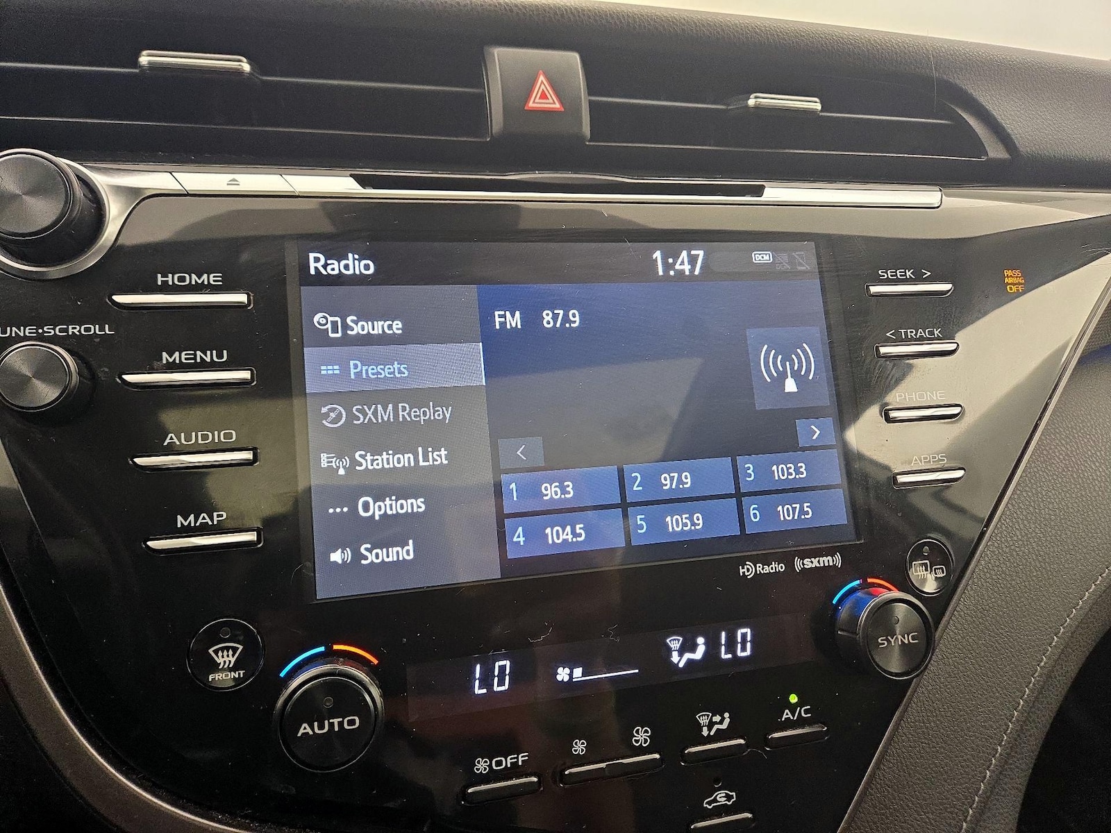 2019 Toyota Camry XSE - Photo 16