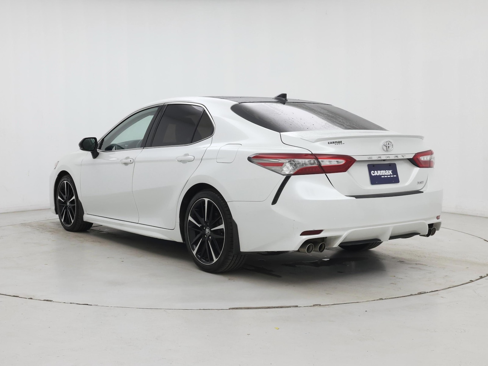 2019 Toyota Camry XSE - Photo 3