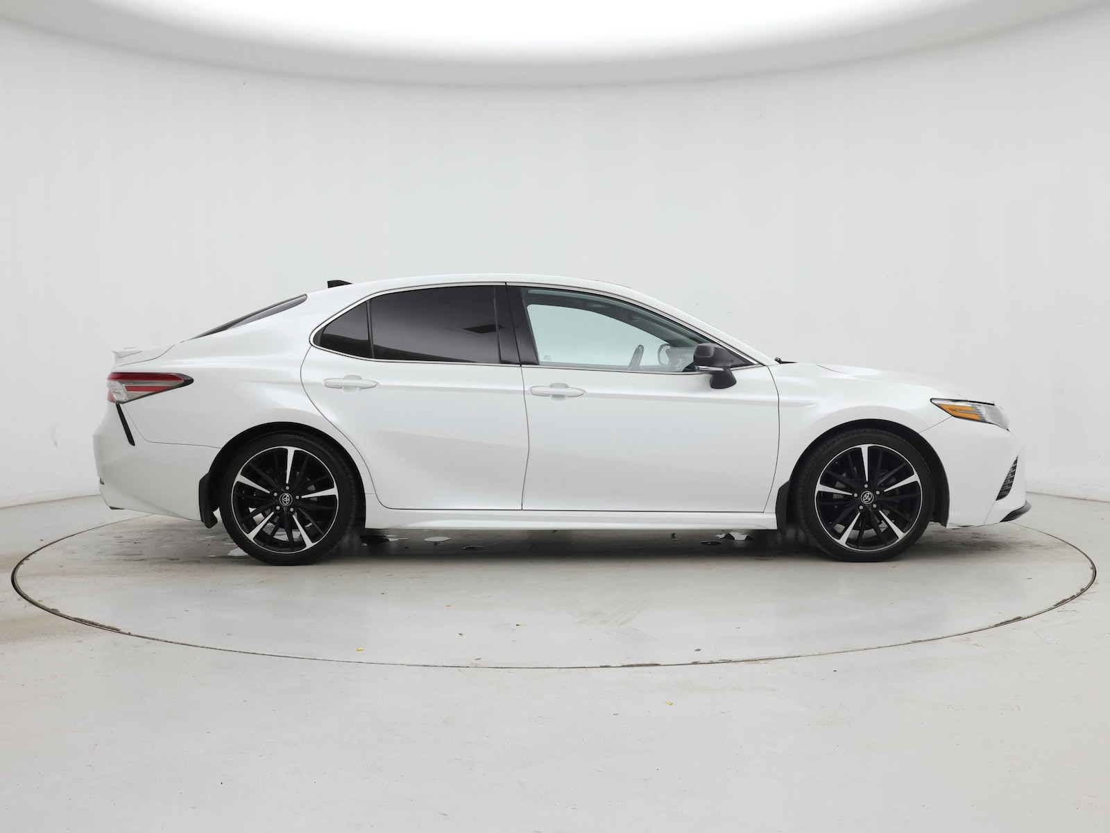 2019 Toyota Camry XSE - Photo 8