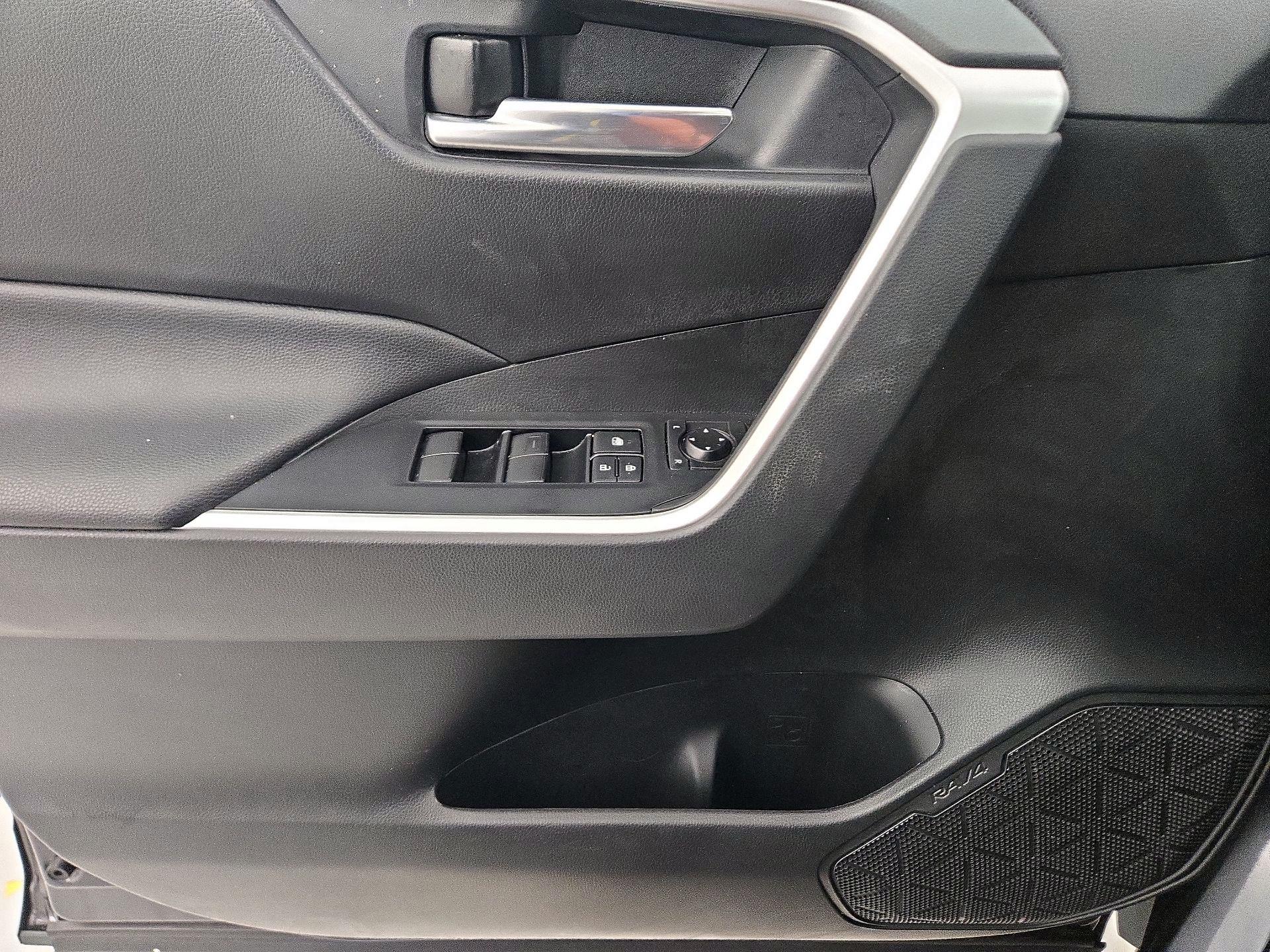 Thumbnail: 2021 Toyota RAV4 - 12