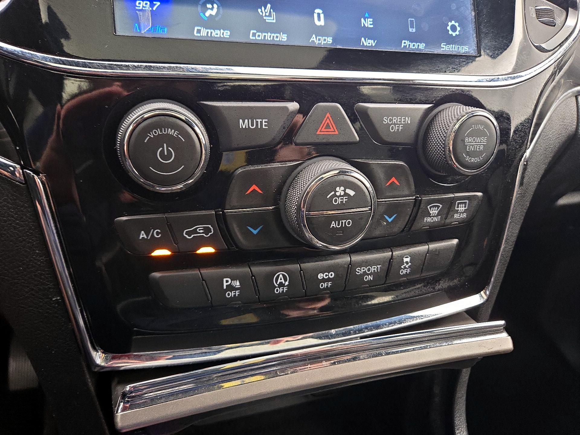 Thumbnail: 2020 Jeep Grand Cherokee - 17
