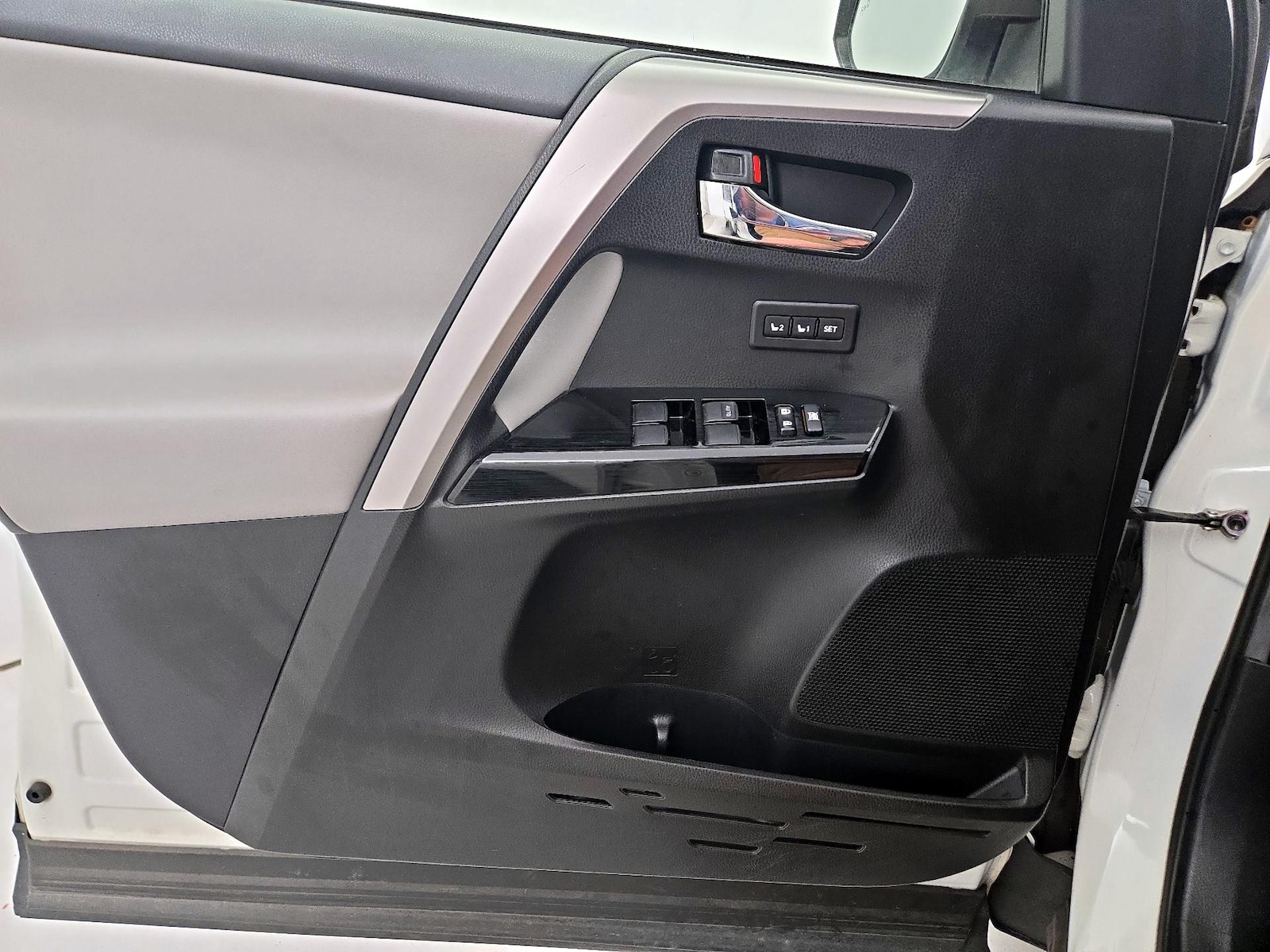 2017 Toyota RAV4 Limited - Photo 13