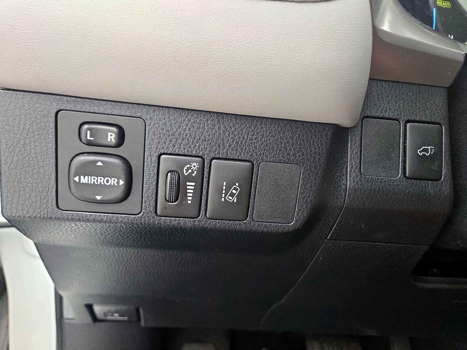 2017 Toyota RAV4 Limited - Photo 14