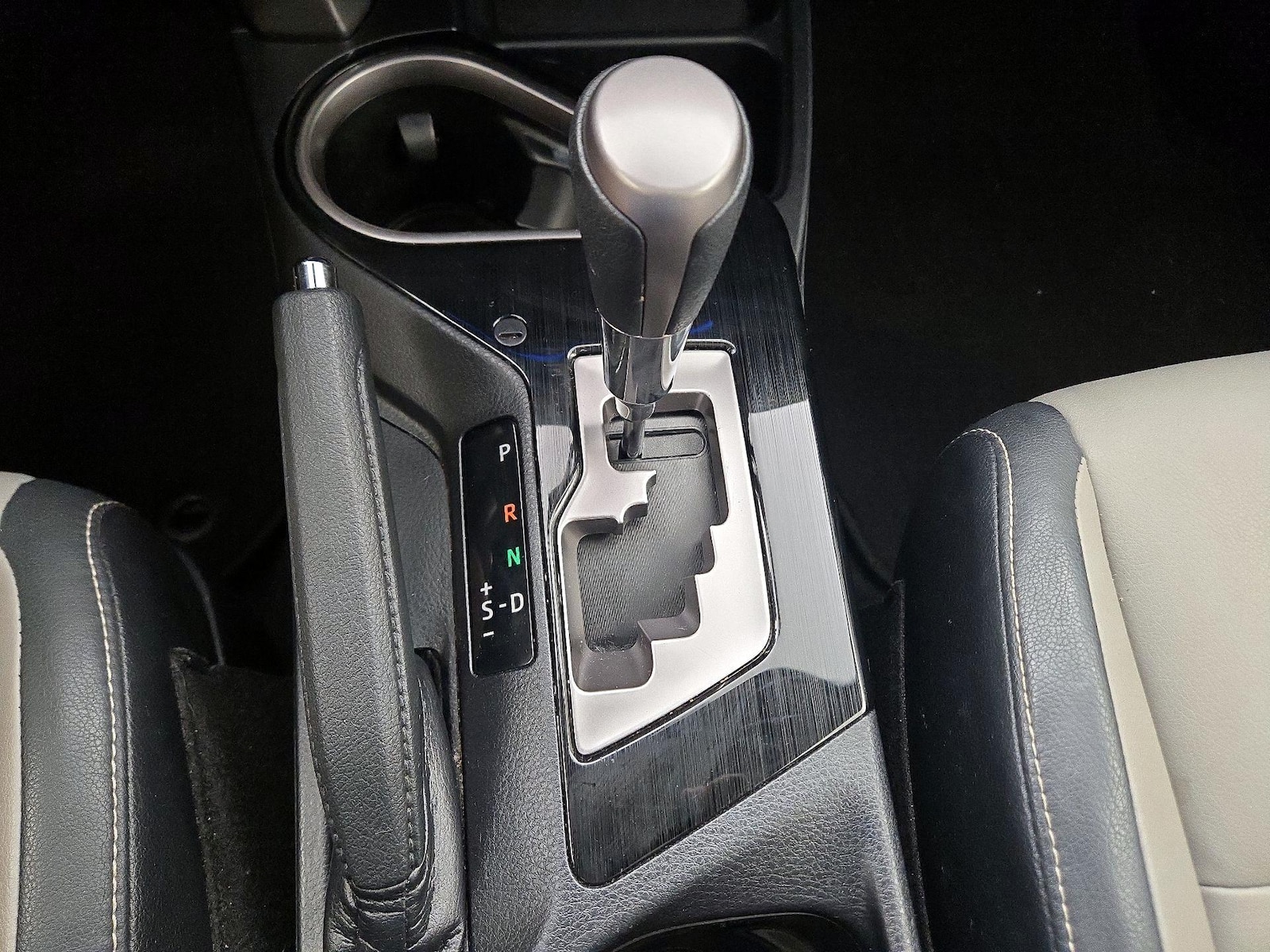 2017 Toyota RAV4 Limited - Photo 19