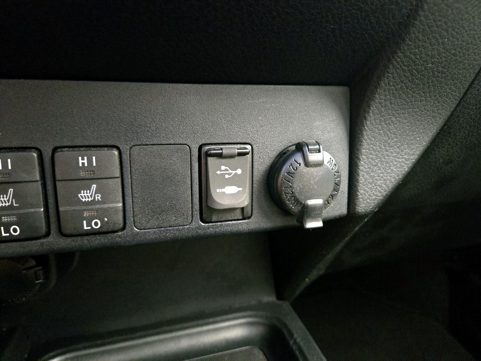 2017 Toyota RAV4 Limited - Photo 20