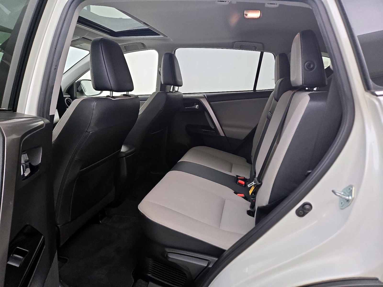 2017 Toyota RAV4 Limited - Photo 22