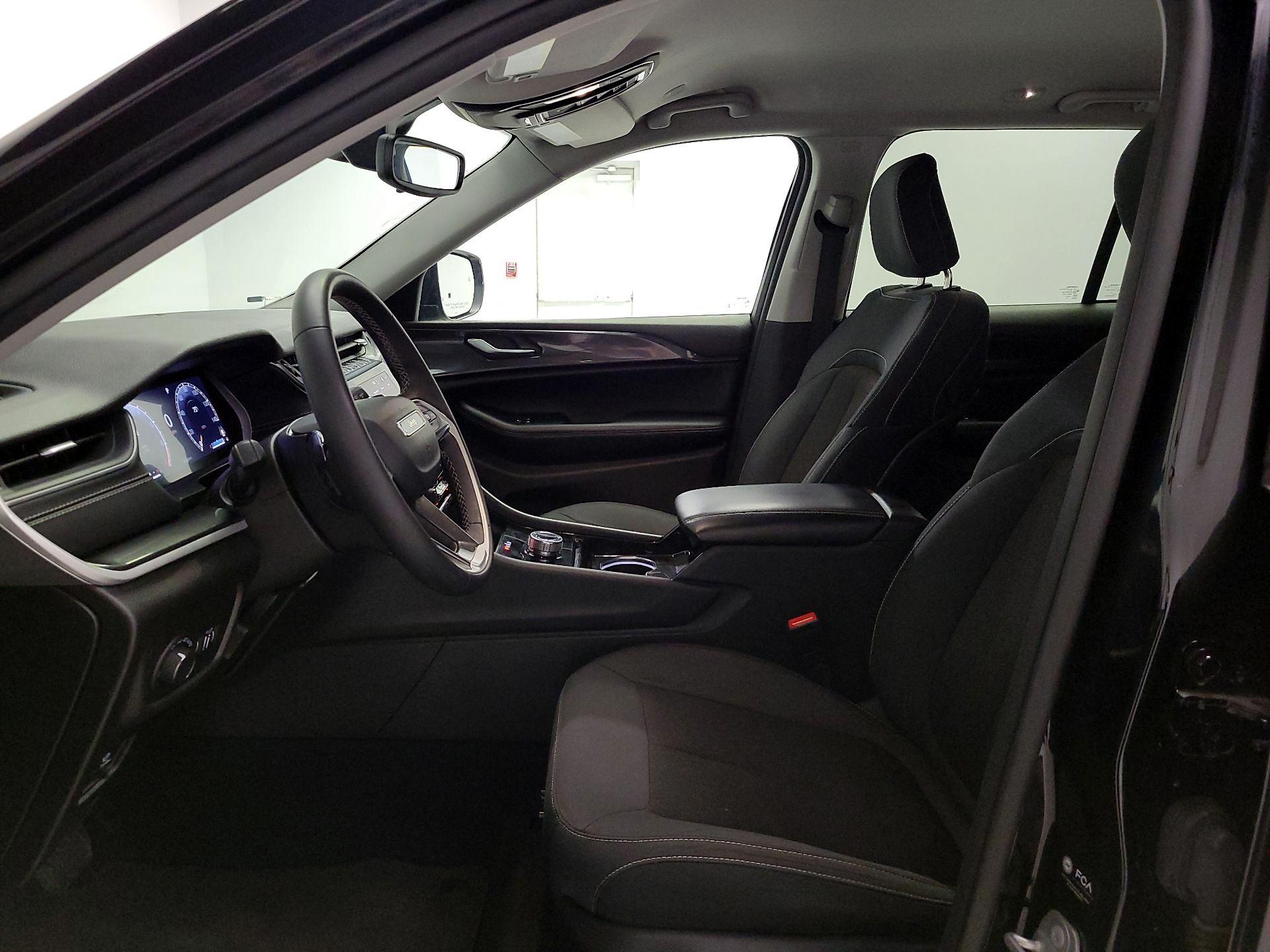 Thumbnail: 2023 Jeep Grand Cherokee - 11