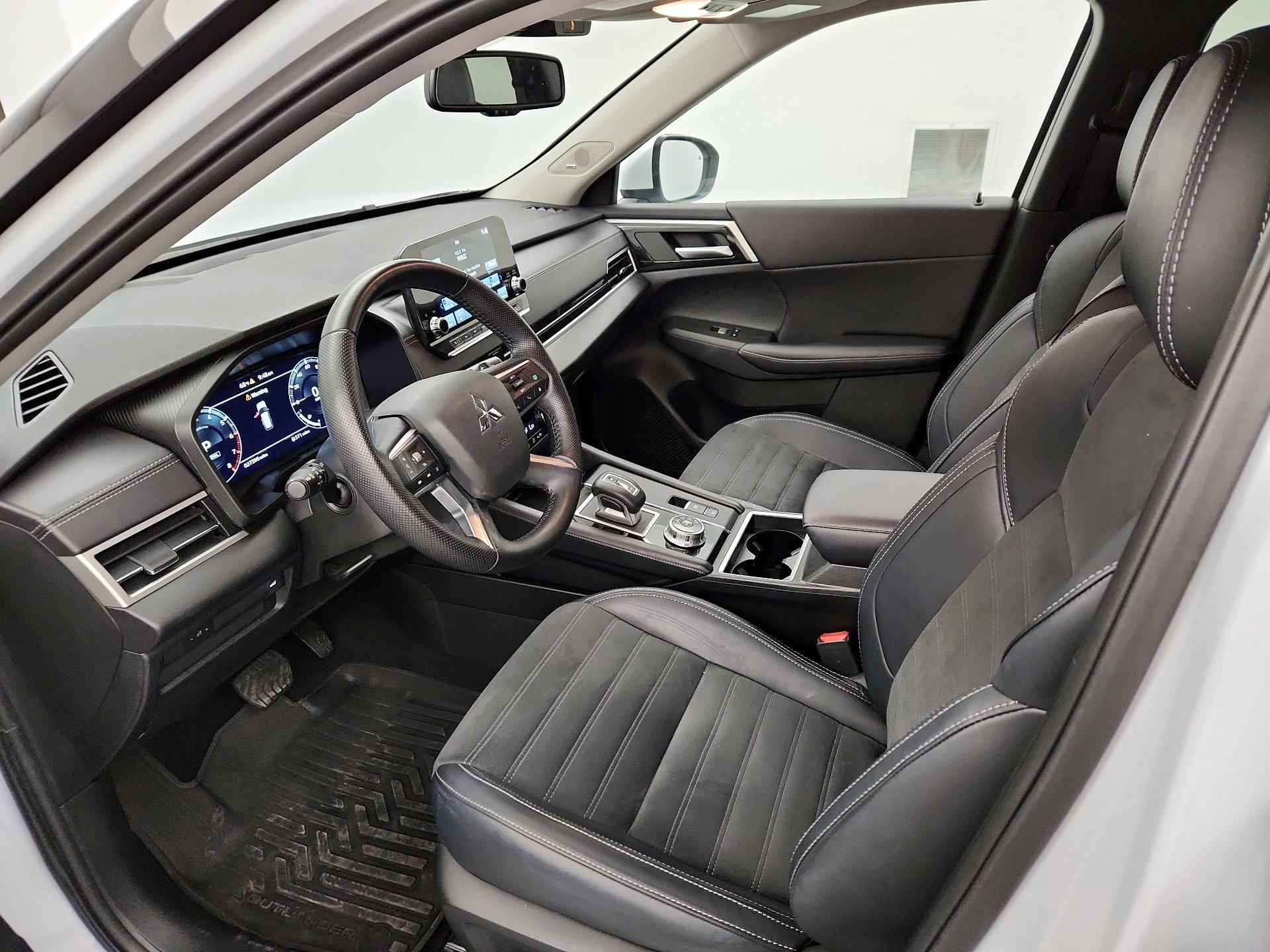 Thumbnail: 2024 Mitsubishi Outlander - 11