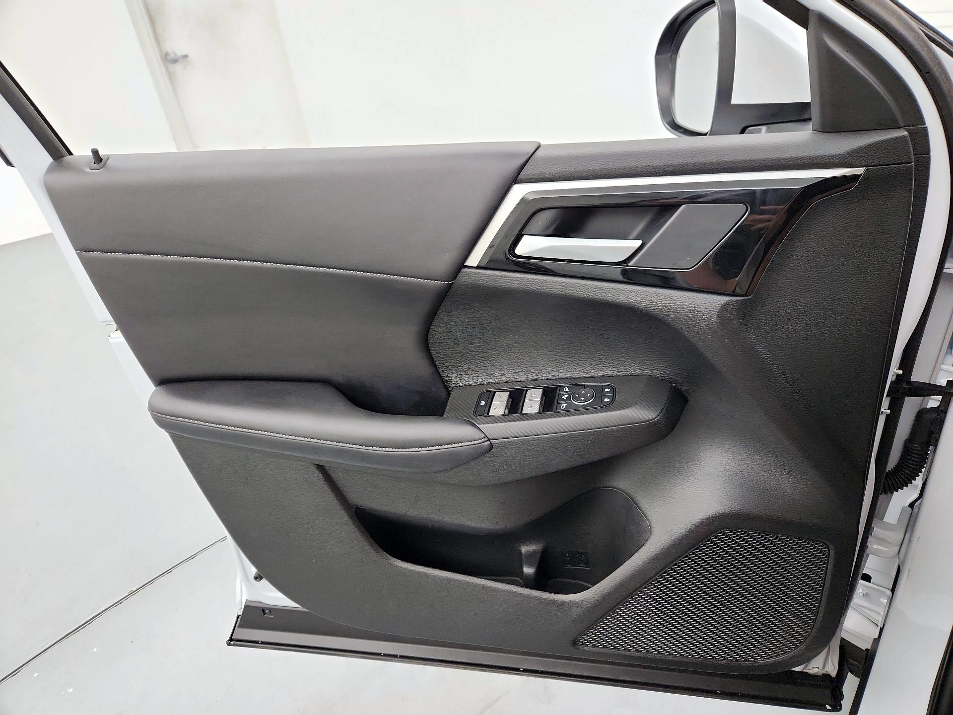 Thumbnail: 2024 Mitsubishi Outlander - 12