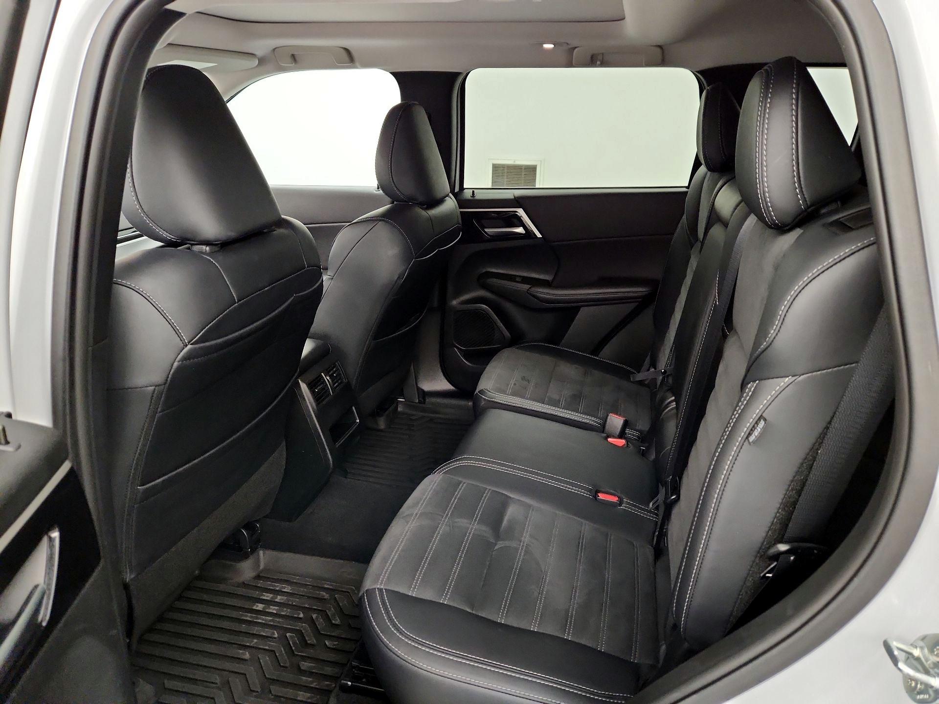 Thumbnail: 2024 Mitsubishi Outlander - 19