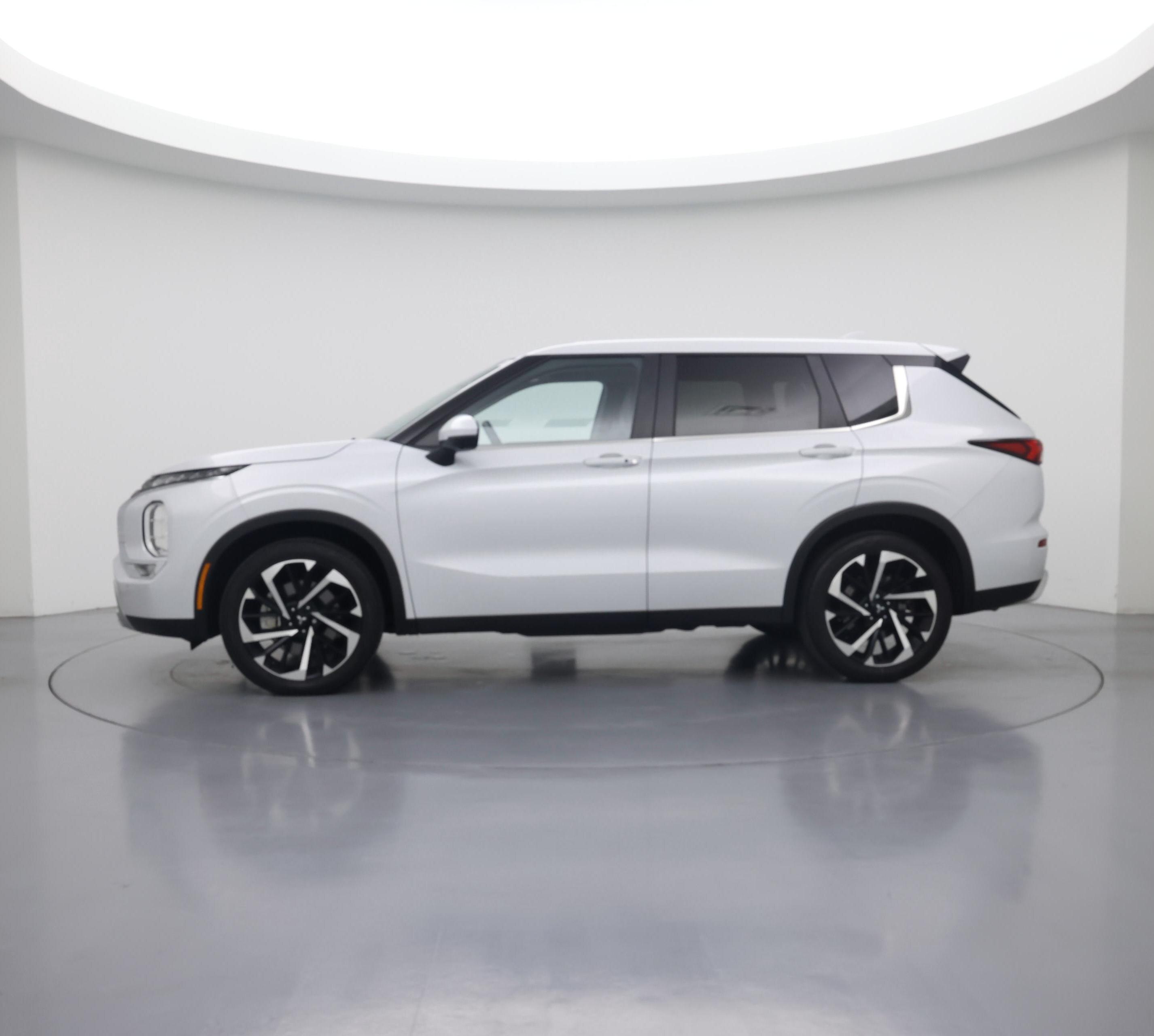 Thumbnail: 2024 Mitsubishi Outlander - 3