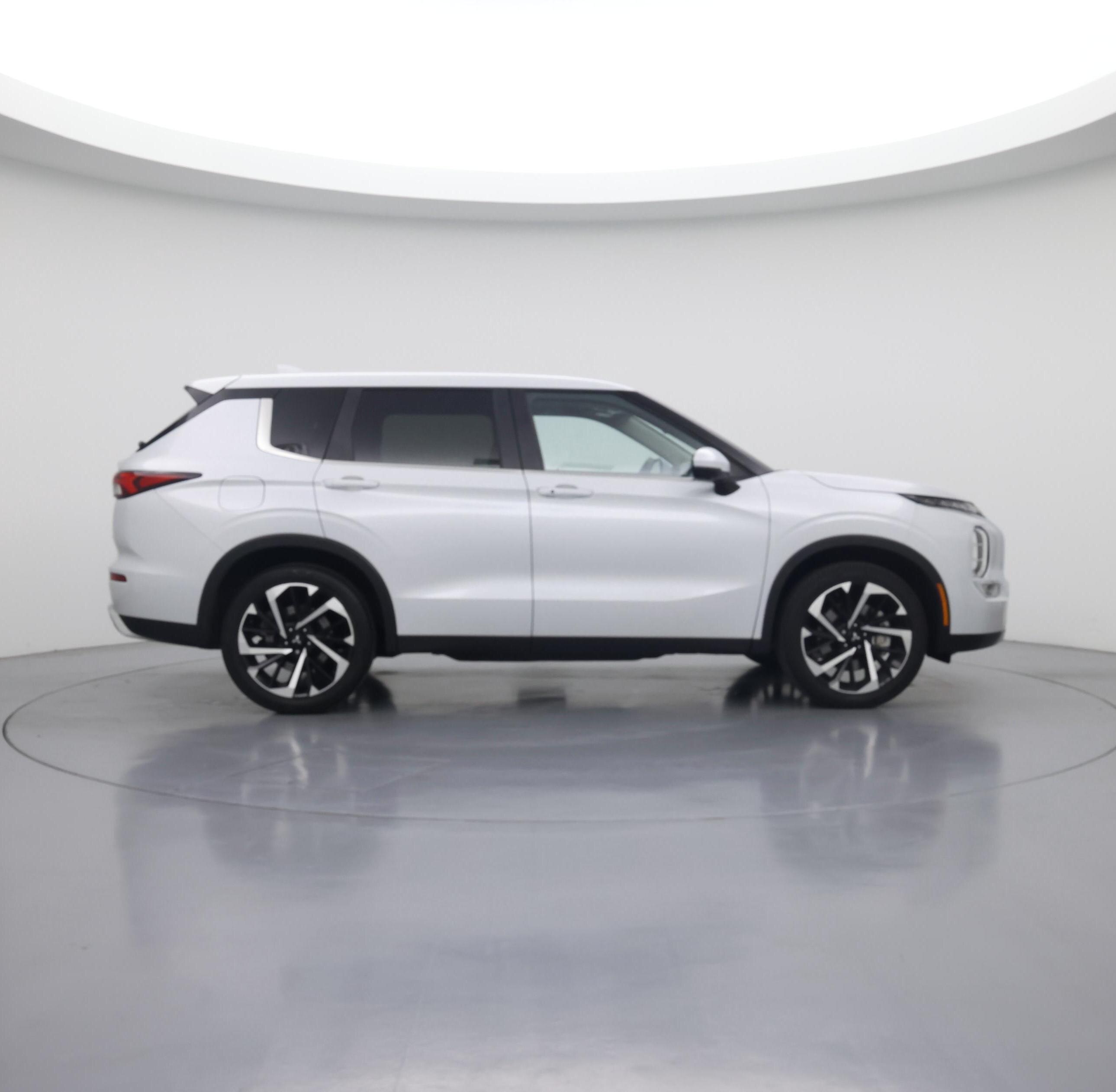 Thumbnail: 2024 Mitsubishi Outlander - 7