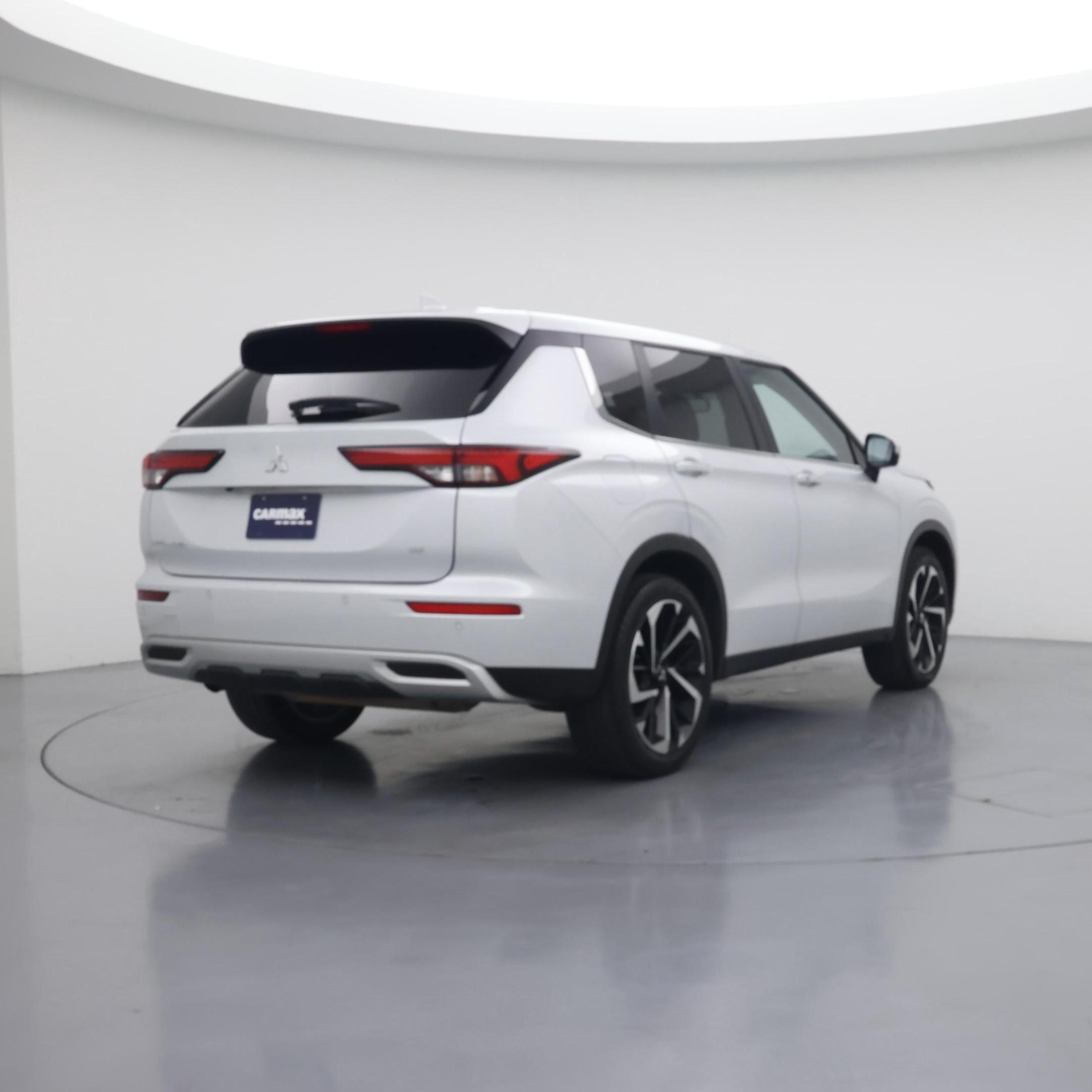 Thumbnail: 2024 Mitsubishi Outlander - 8