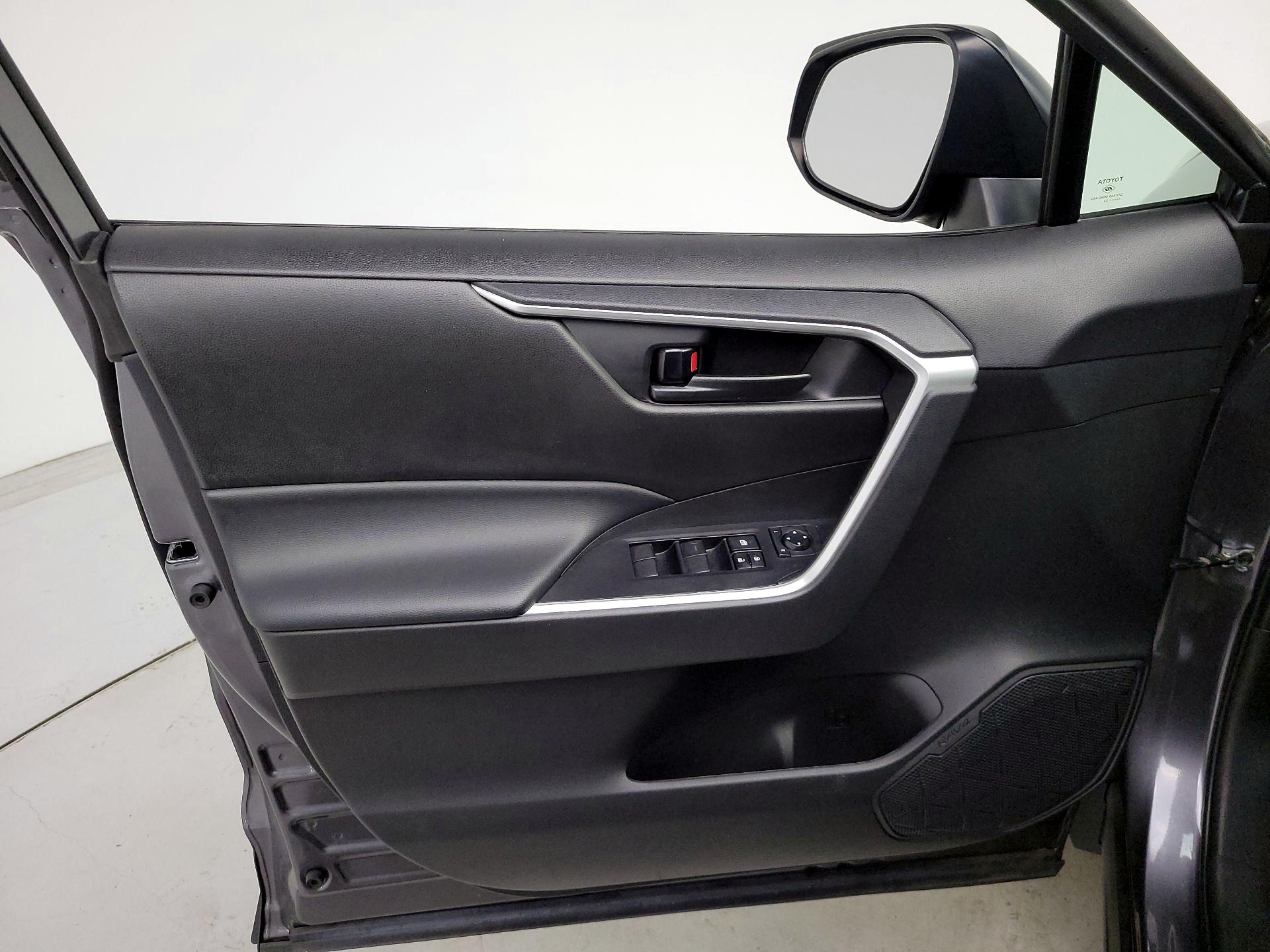 Thumbnail: 2022 Toyota RAV4 - 12