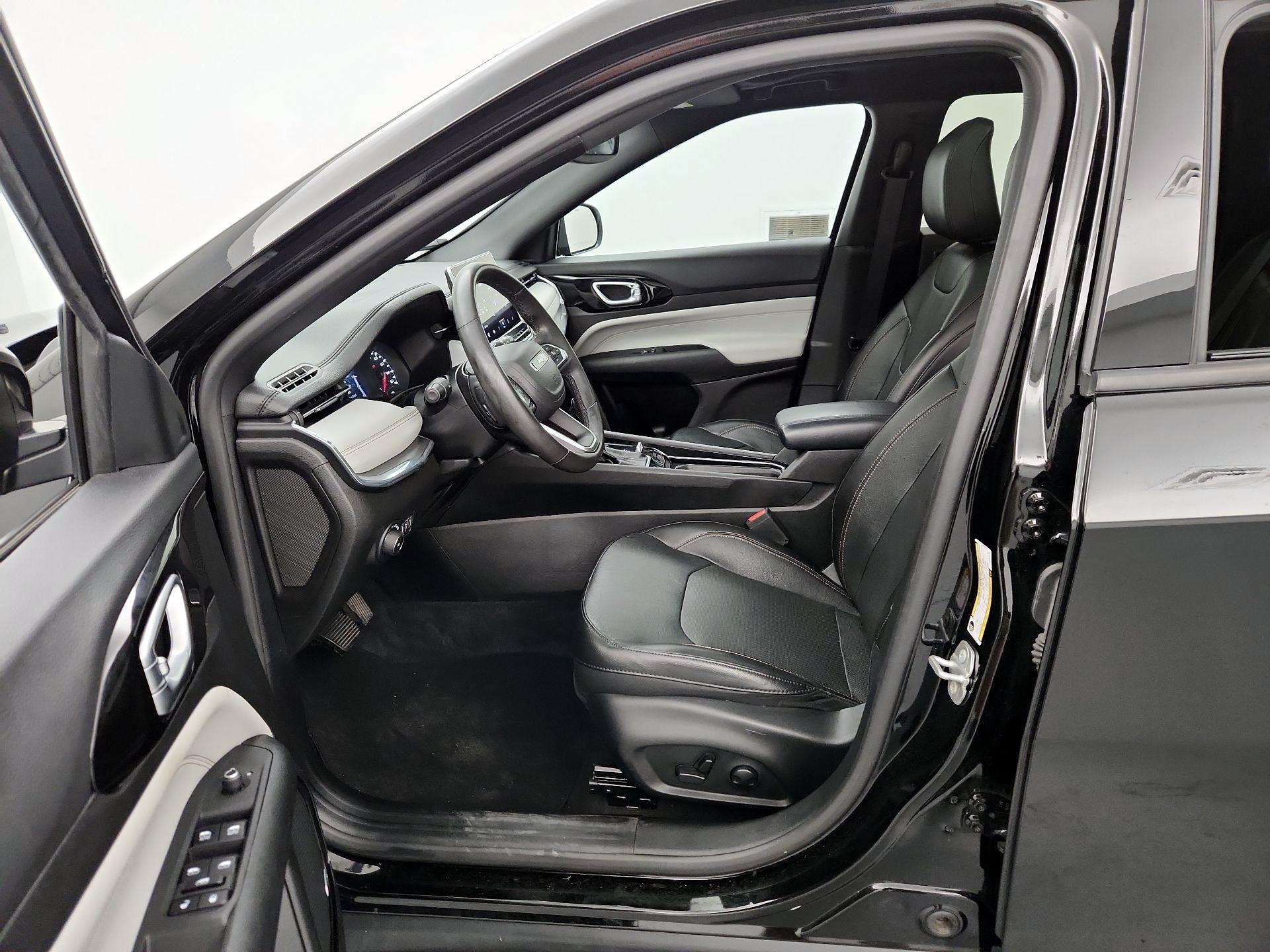 Thumbnail: 2023 Jeep Compass - 11
