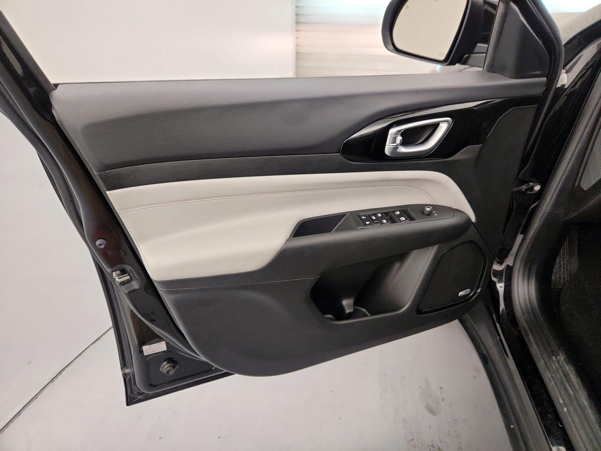 Thumbnail: 2023 Jeep Compass - 12