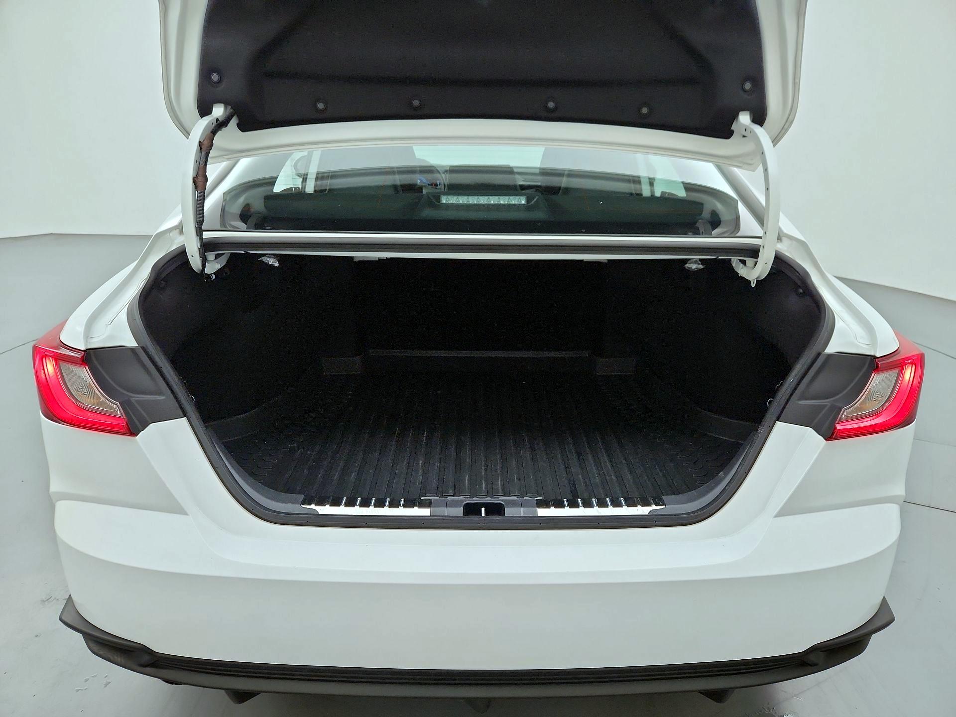 Thumbnail: 2025 Toyota Camry - 20