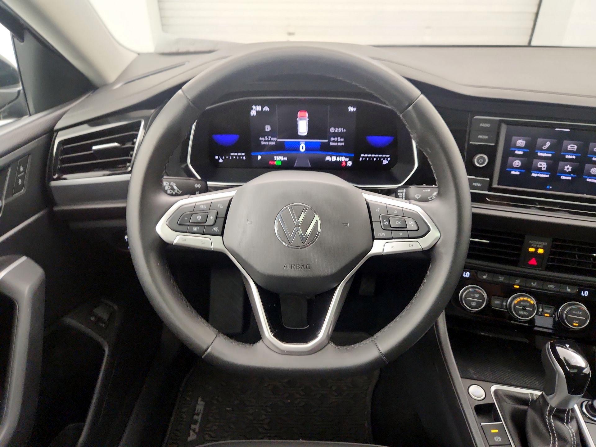 Thumbnail: 2023 Volkswagen Jetta - 10