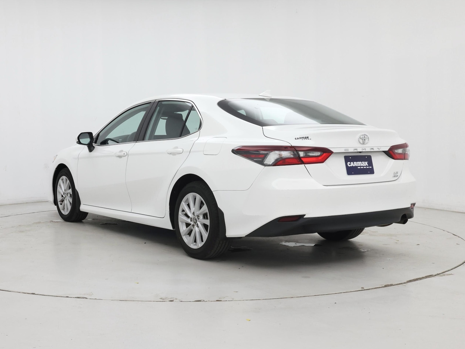 2023 Toyota Camry LE - Photo 3
