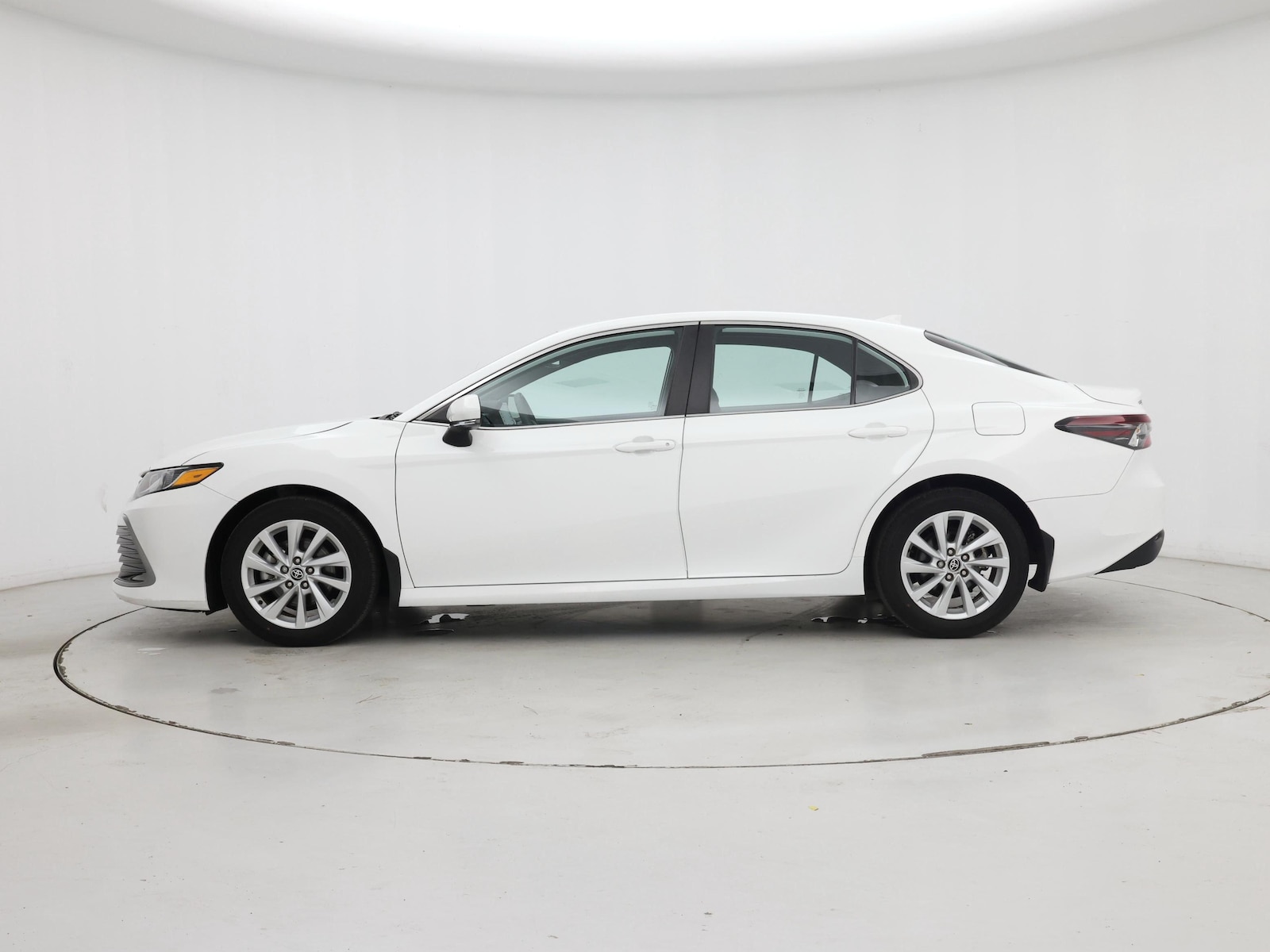 2023 Toyota Camry LE - Photo 4