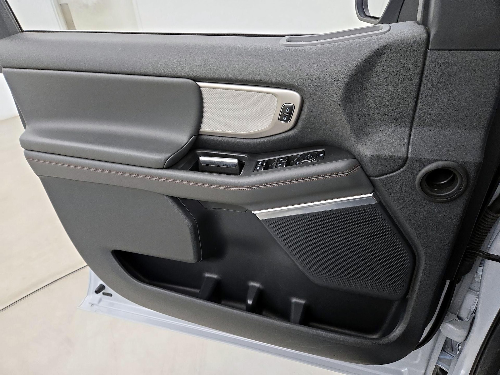 2025 Ford Expedition Active - Photo 13