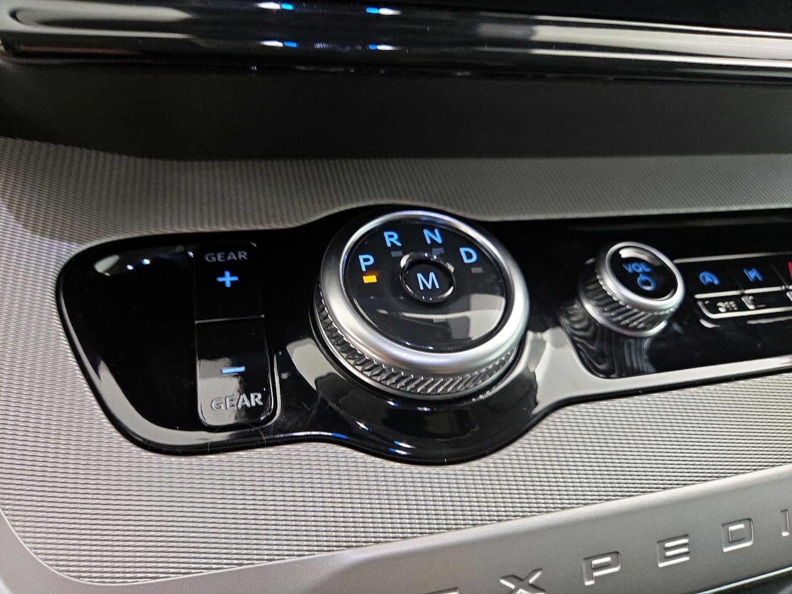 2025 Ford Expedition Active - Photo 19