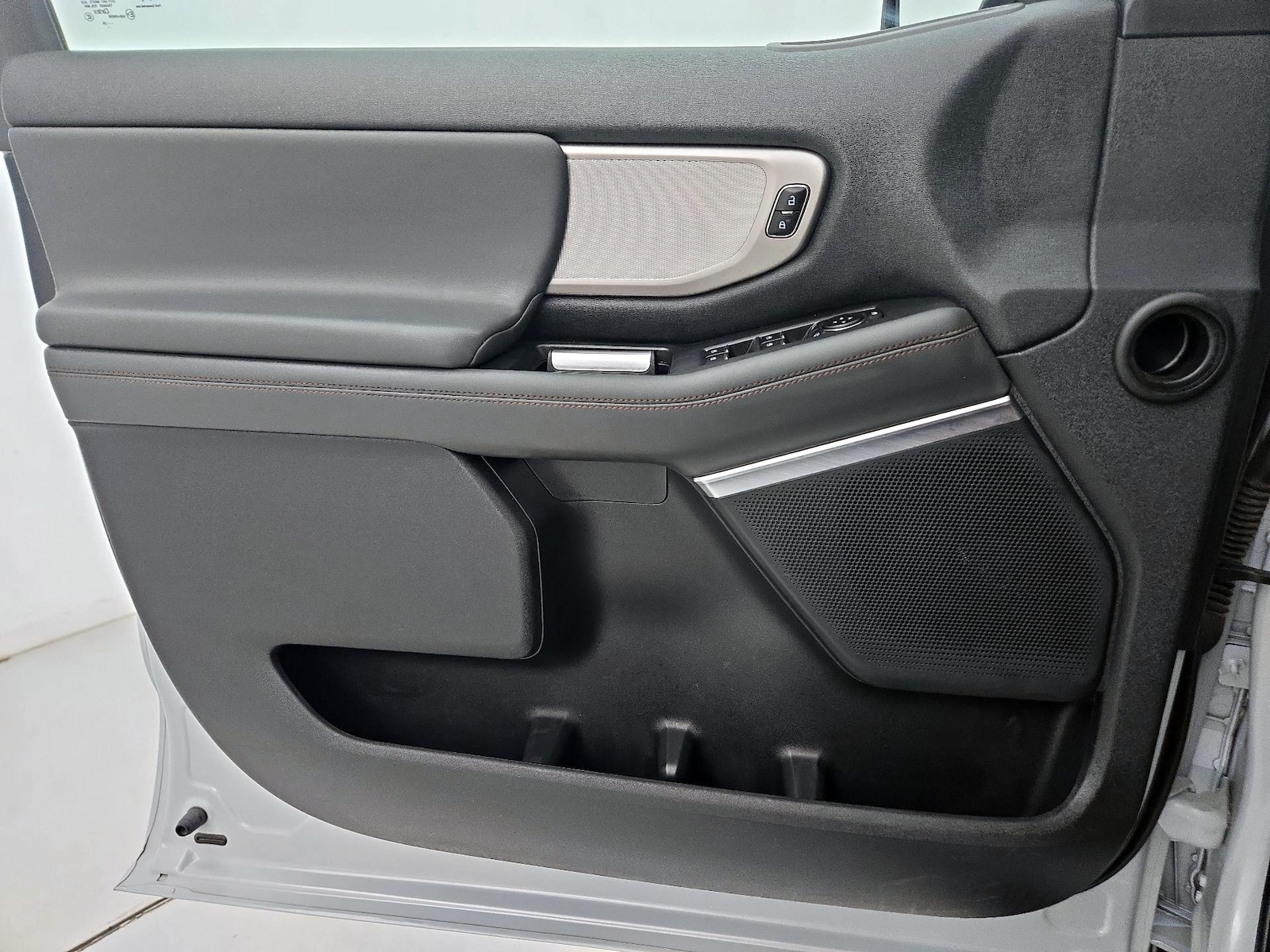 2025 Ford Expedition Active - Photo 13