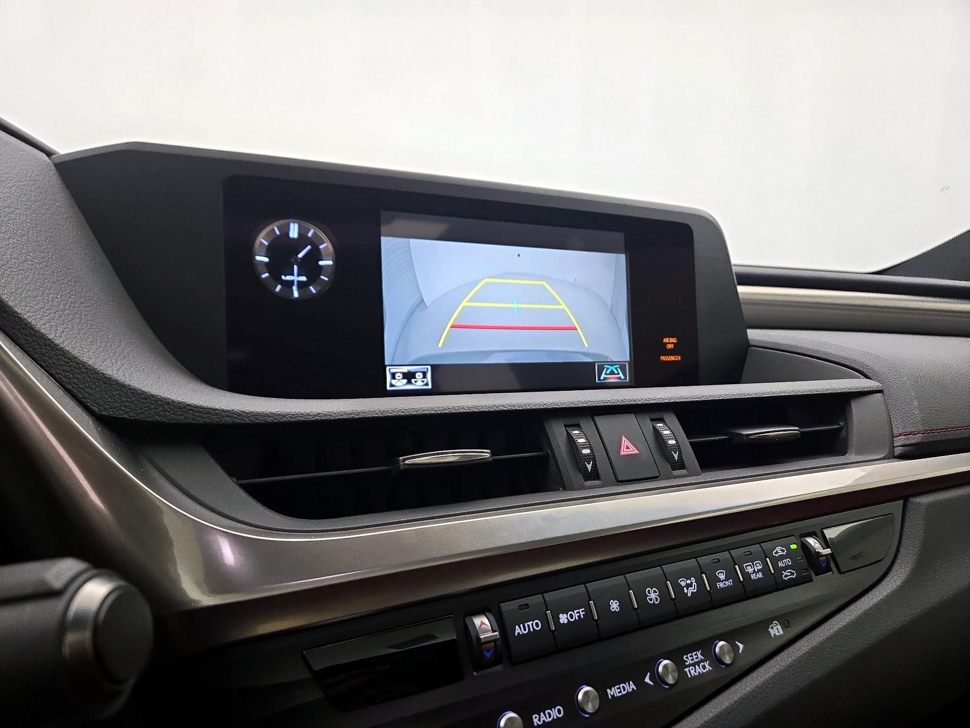 Thumbnail: 2021 Lexus ES - 14