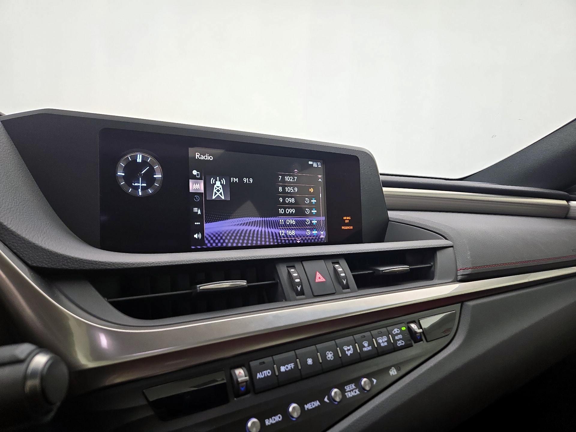 Thumbnail: 2021 Lexus ES - 15