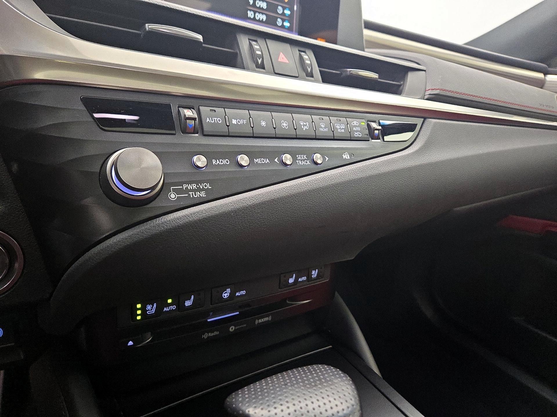 Thumbnail: 2021 Lexus ES - 16