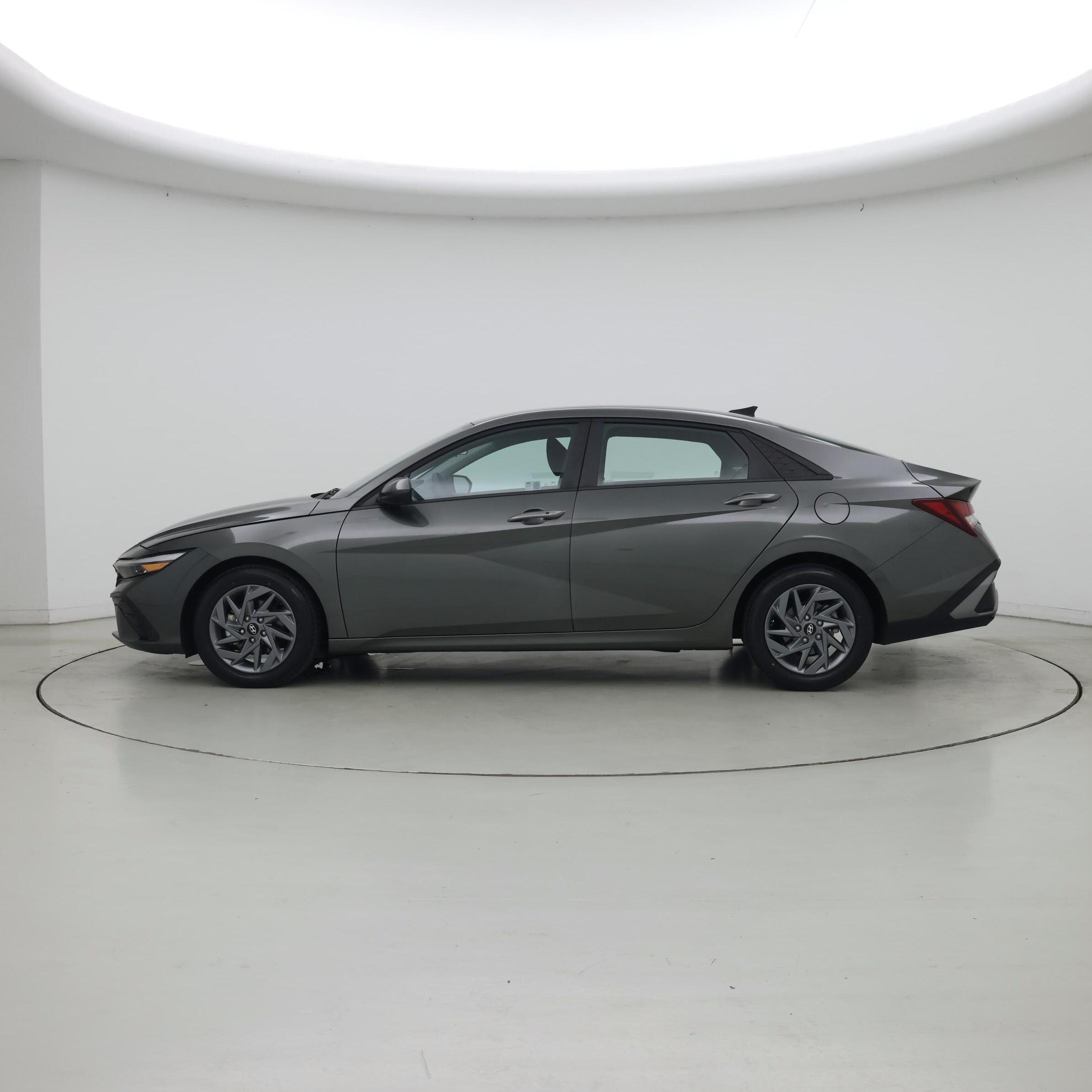 Thumbnail: 2024 Hyundai Elantra - 3