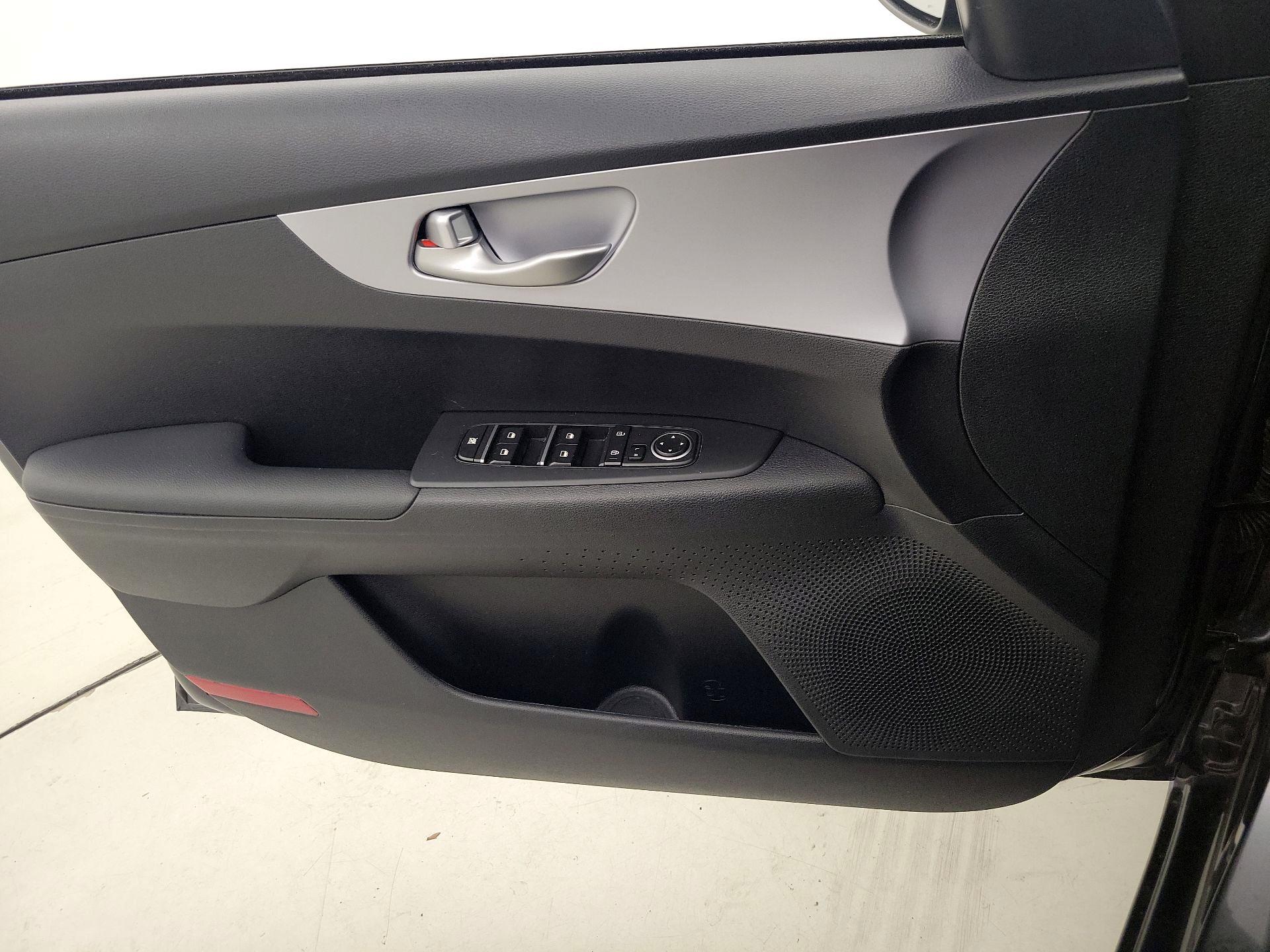 Thumbnail: 2024 Kia Forte - 12