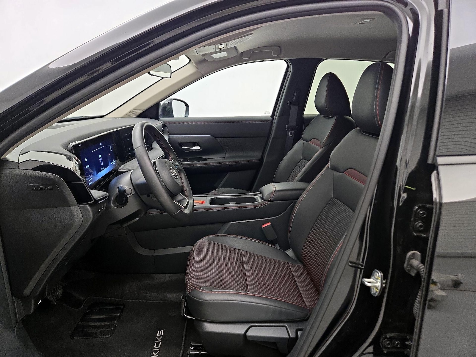 2025 Nissan Kicks SR - Photo 12