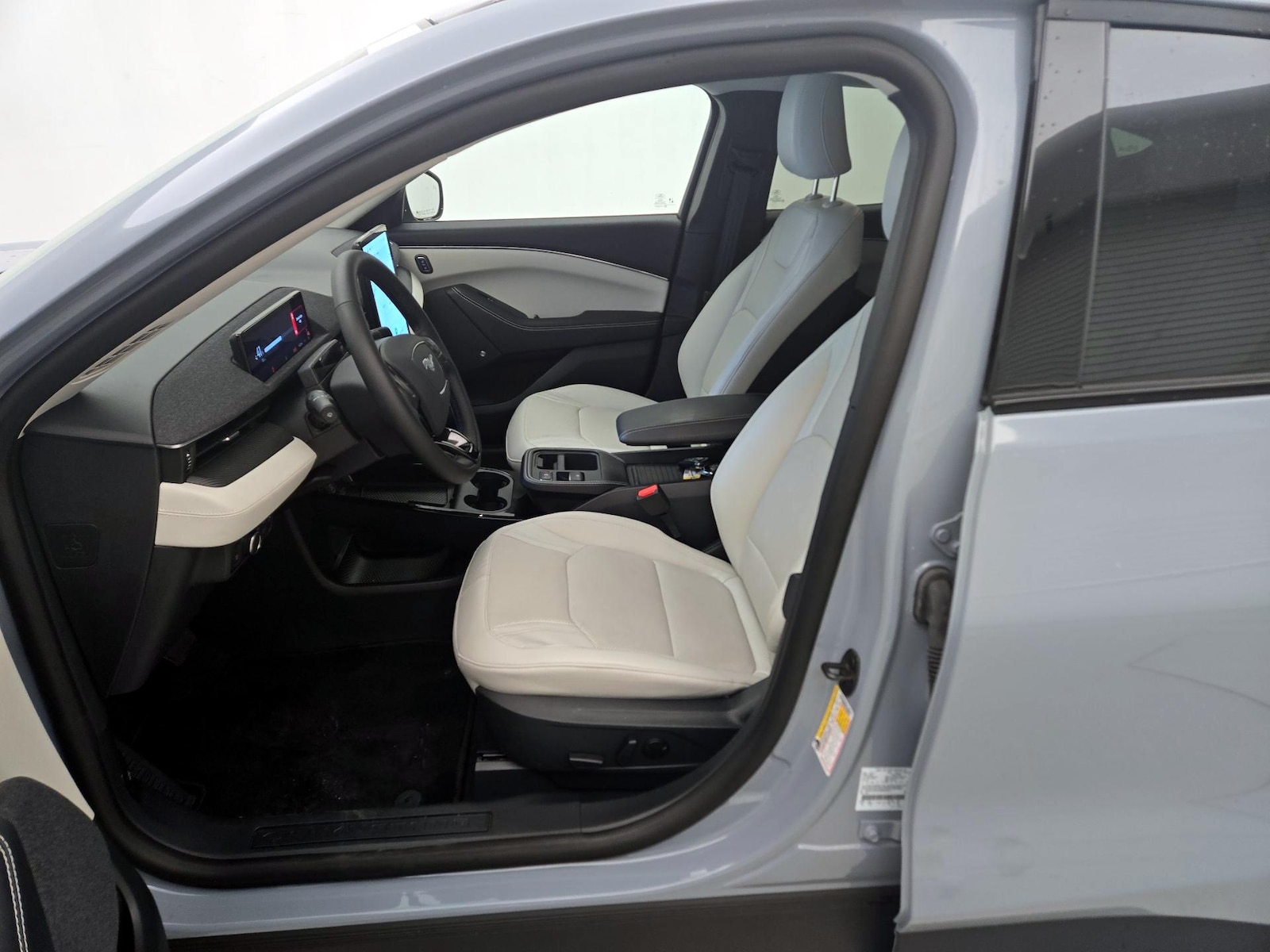 2025 Ford Mustang Mach-E Premium AWD - Photo 12