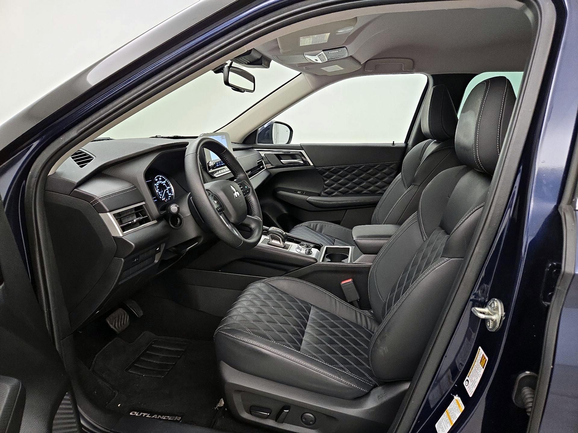 Thumbnail: 2022 Mitsubishi Outlander - 11